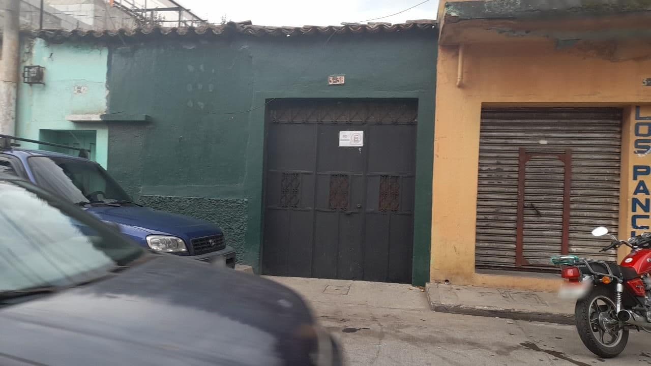 Street view near Casa De Las Chicas, Quetzaltenango — © LuciaG (CC BY-SA · Mapillary)