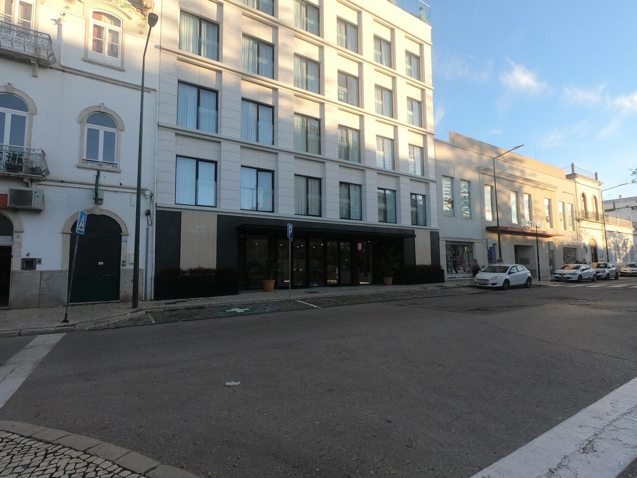 Street view near Pure Formosa Concept Hotel, Olhão — © filohipo (CC BY-SA · Mapillary)