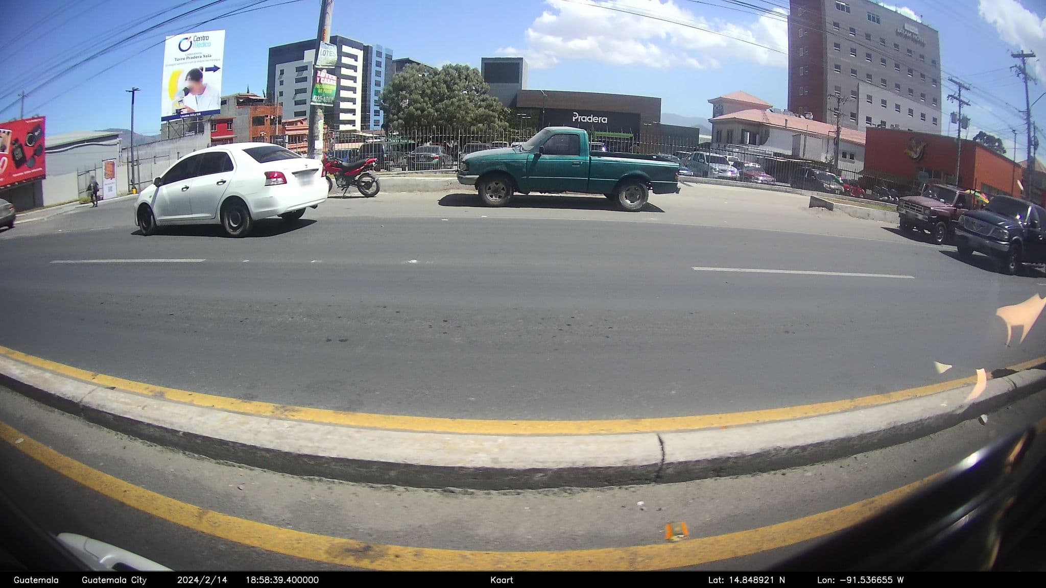 Street view near Hotel Casa Modelo, Quetzaltenango — © kaart_2 (CC BY-SA · Mapillary)