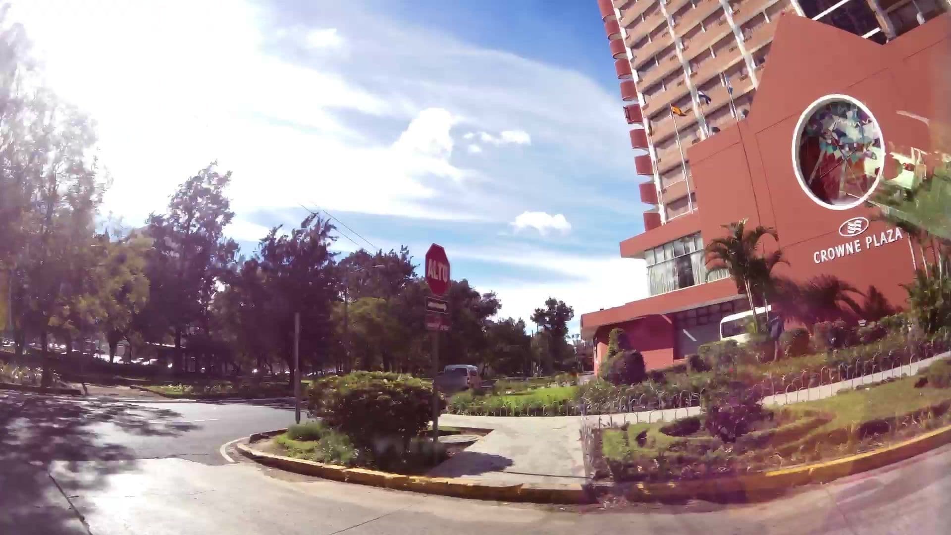 Street view near Crowne Plaza, Santa Catarina Pinula — © kaartcam (CC BY-SA · Mapillary)