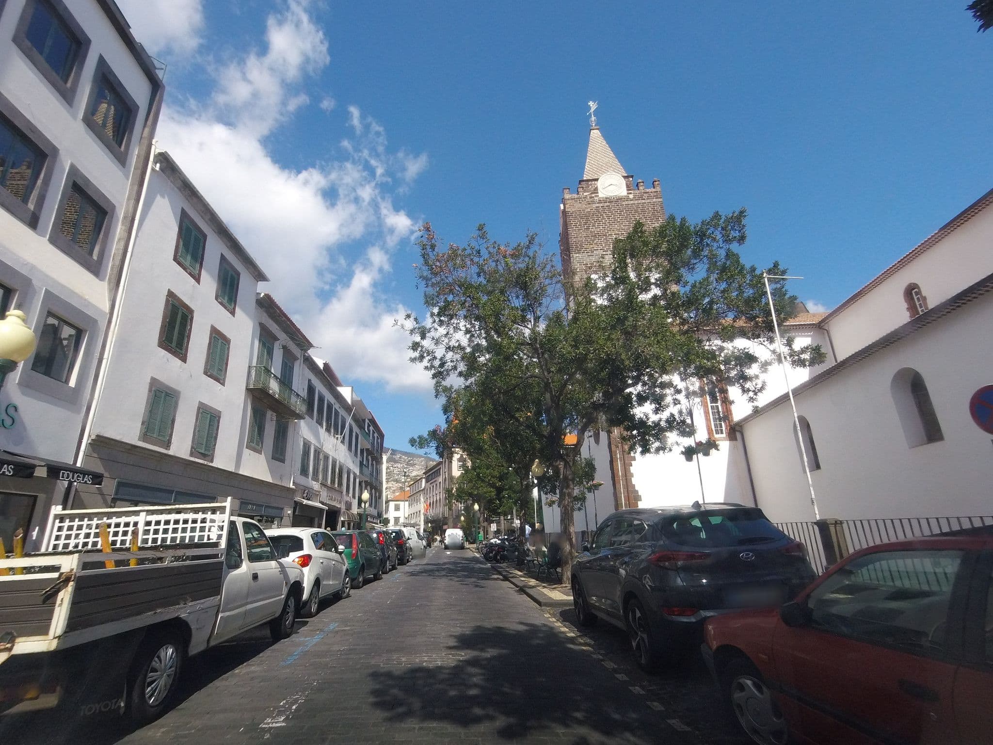 Street view near Catedral, Santa Luzia — © nunocaldeira (CC BY-SA · Mapillary)