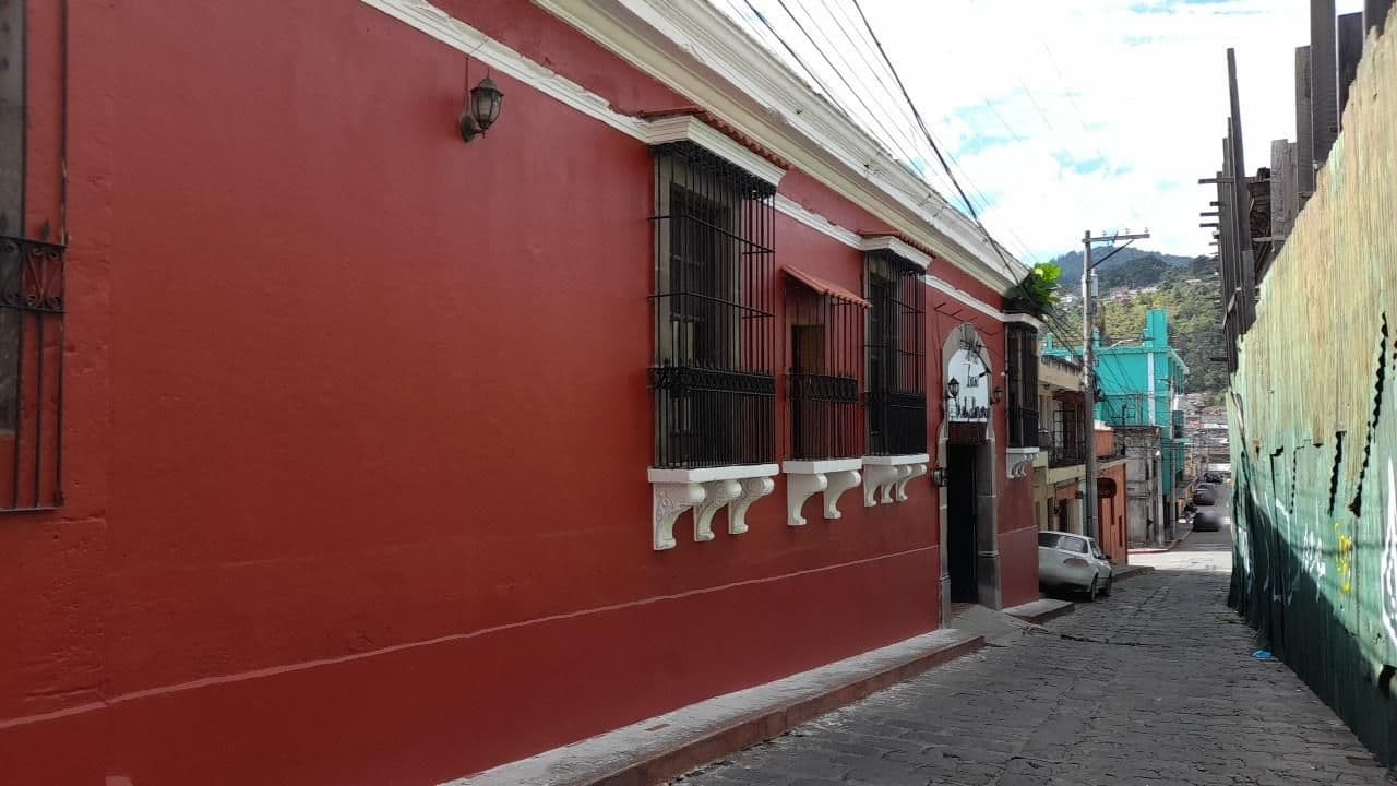 Street view near Hostal Nim Sut, Quetzaltenango — © LuciaG (CC BY-SA · Mapillary)