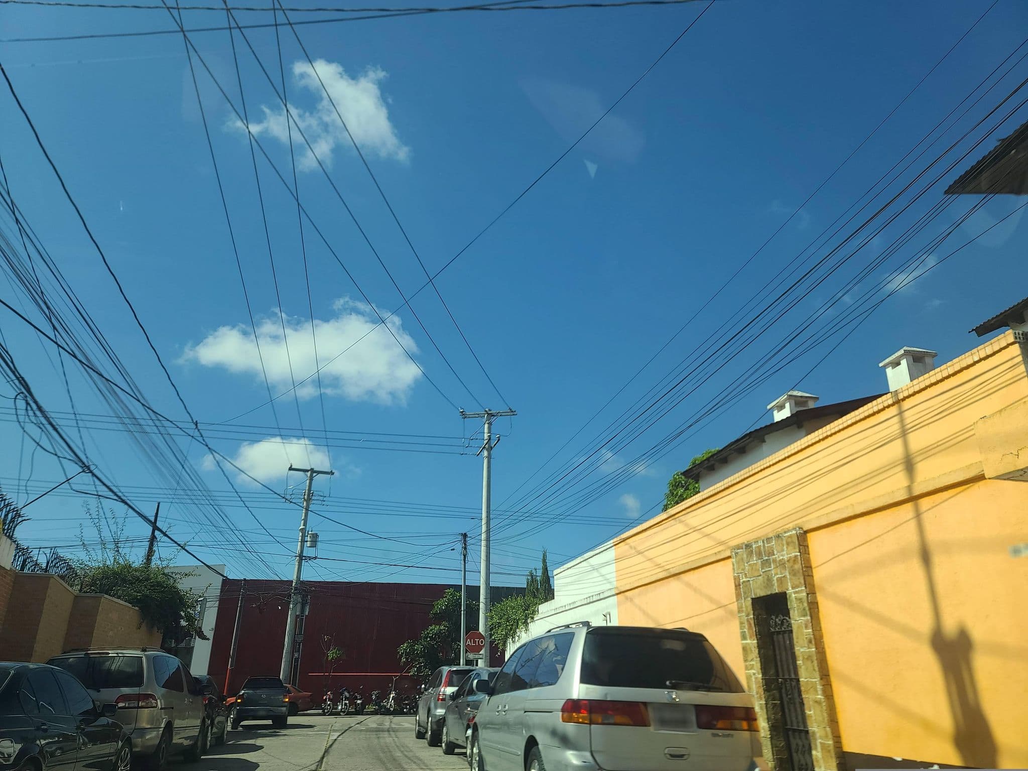 Street view near Hotel Casa Nola, Santa Catarina Pinula — © ingetelca_telefono_8 (CC BY-SA · Mapillary)