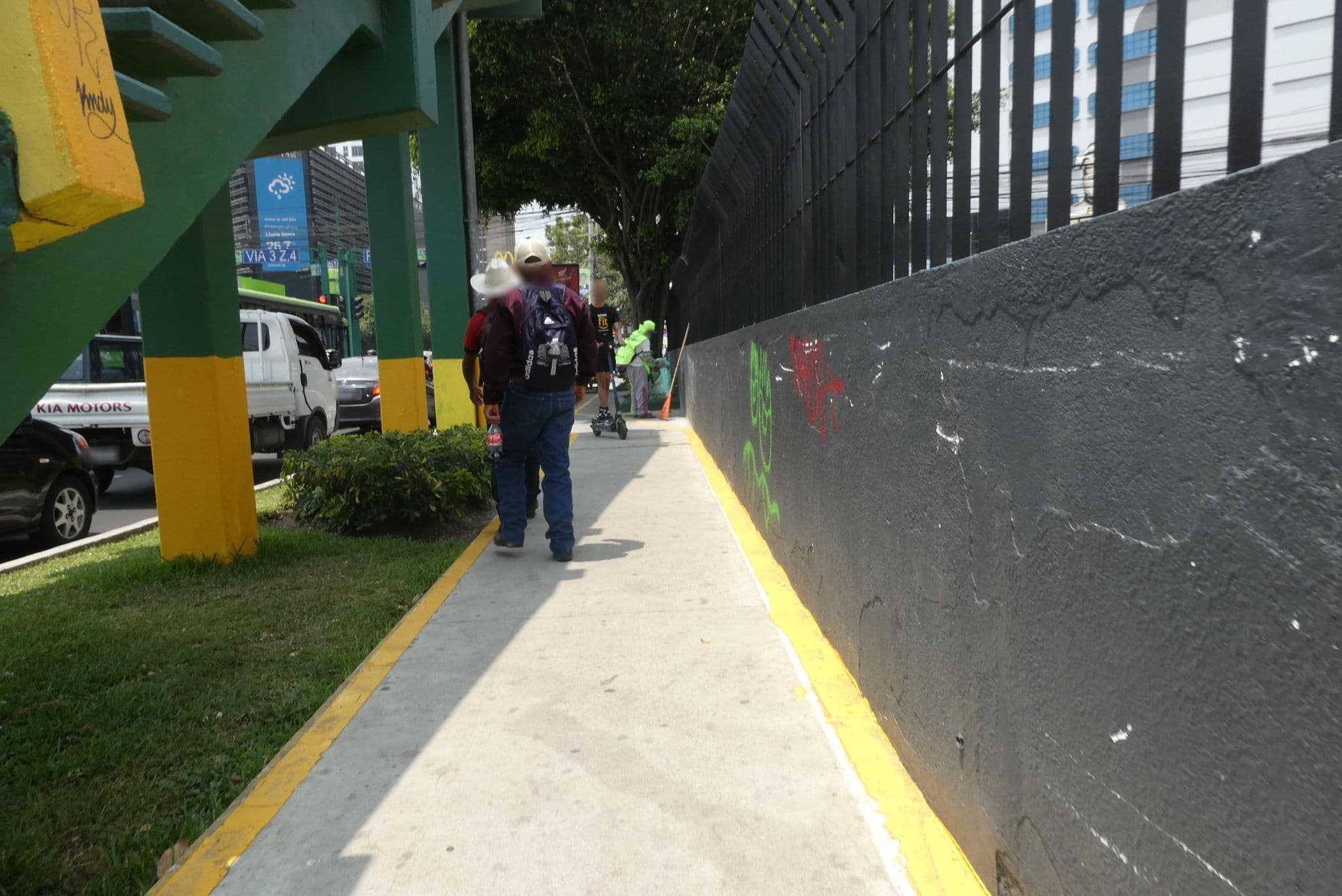 Street view near Hotel Conquistador, Guatemala City — © EdyRcitygt (CC BY-SA · Mapillary)