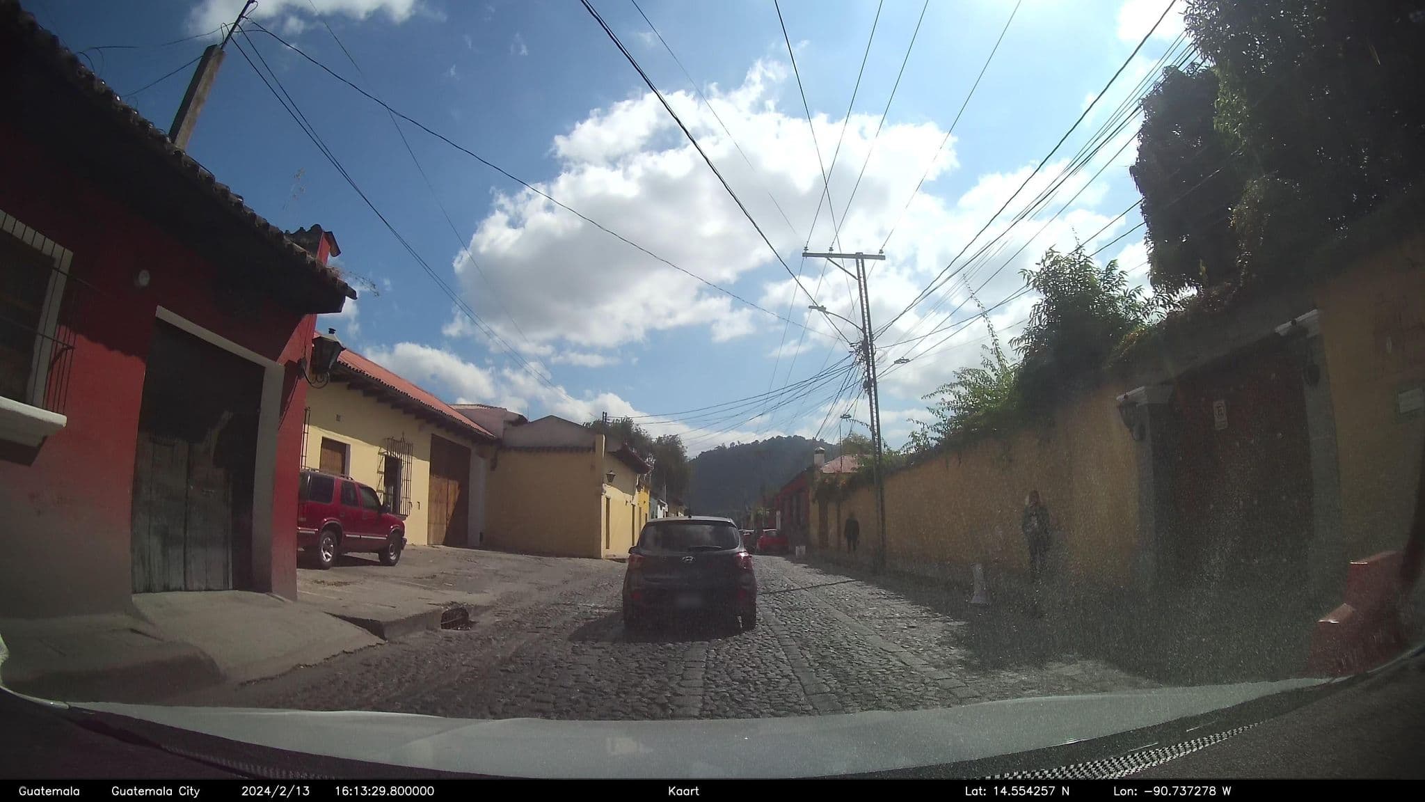 Street view near Hotel La Galería, Antigua Guatemala — © kaart_2 (CC BY-SA · Mapillary)