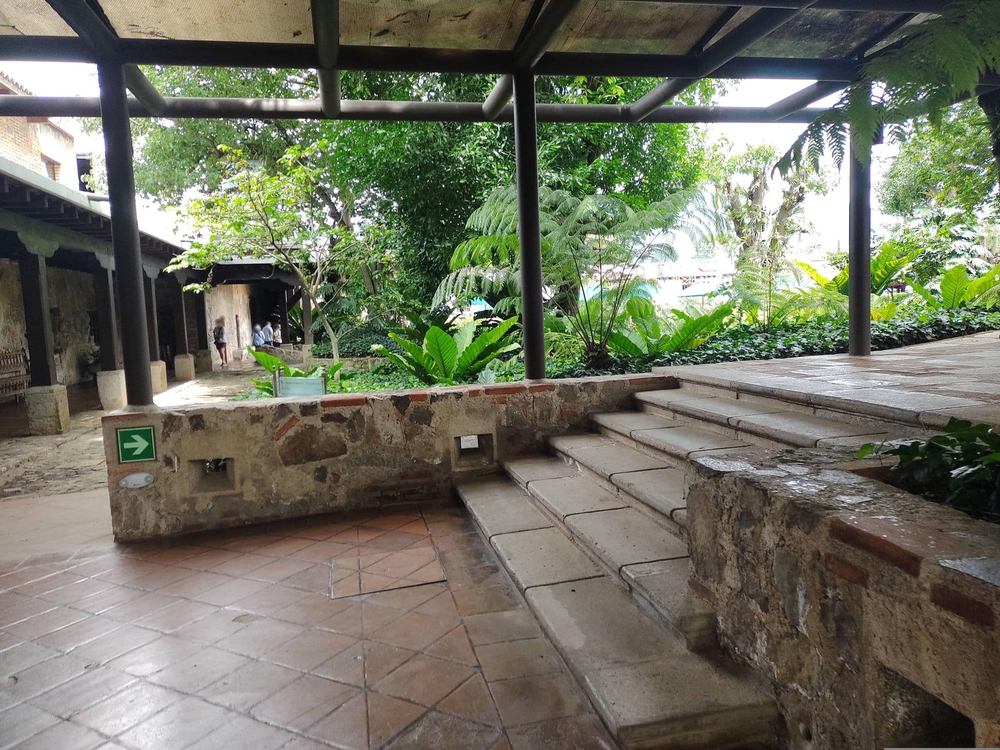 Street view near Casa Santa Rosa Hotel Boutique, Antigua Guatemala — © mapeadora (CC BY-SA · Mapillary)