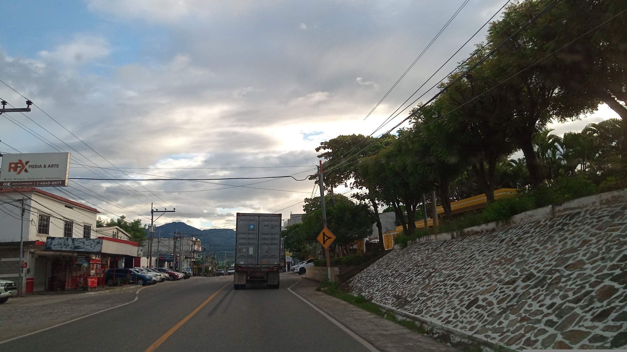 Street view near Hotel Grand Villa De Oriente, Chiquimula — © ingetelca_telefono_5 (CC BY-SA · Mapillary)