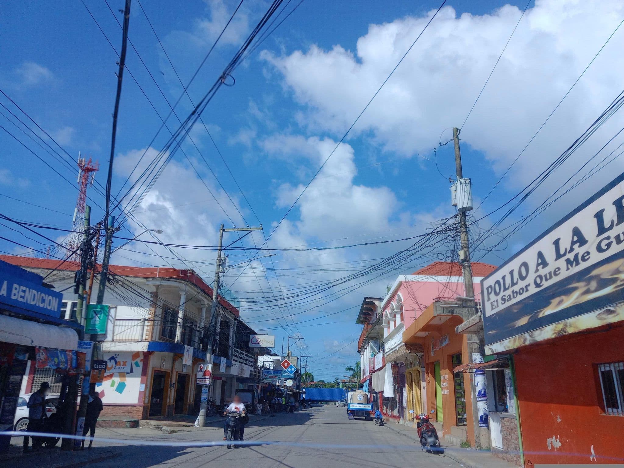 Street view near Hotel Del Puerto, Puerto Barrios — © ingetelca_telefono_6 (CC BY-SA · Mapillary)