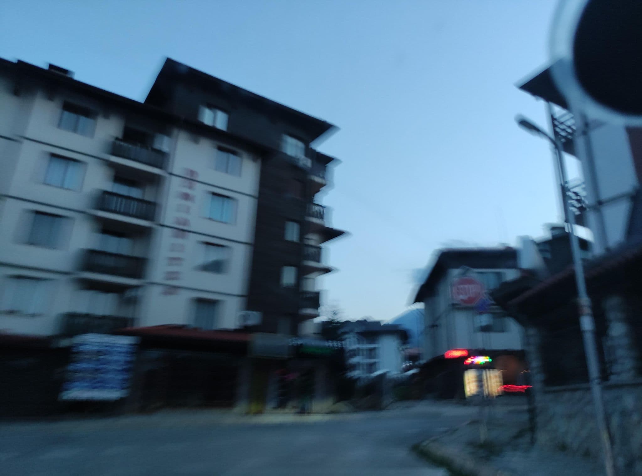Street view near Хотел Думанов (Hotel Dumanov), Bansko — © neau (CC BY-SA · Mapillary)