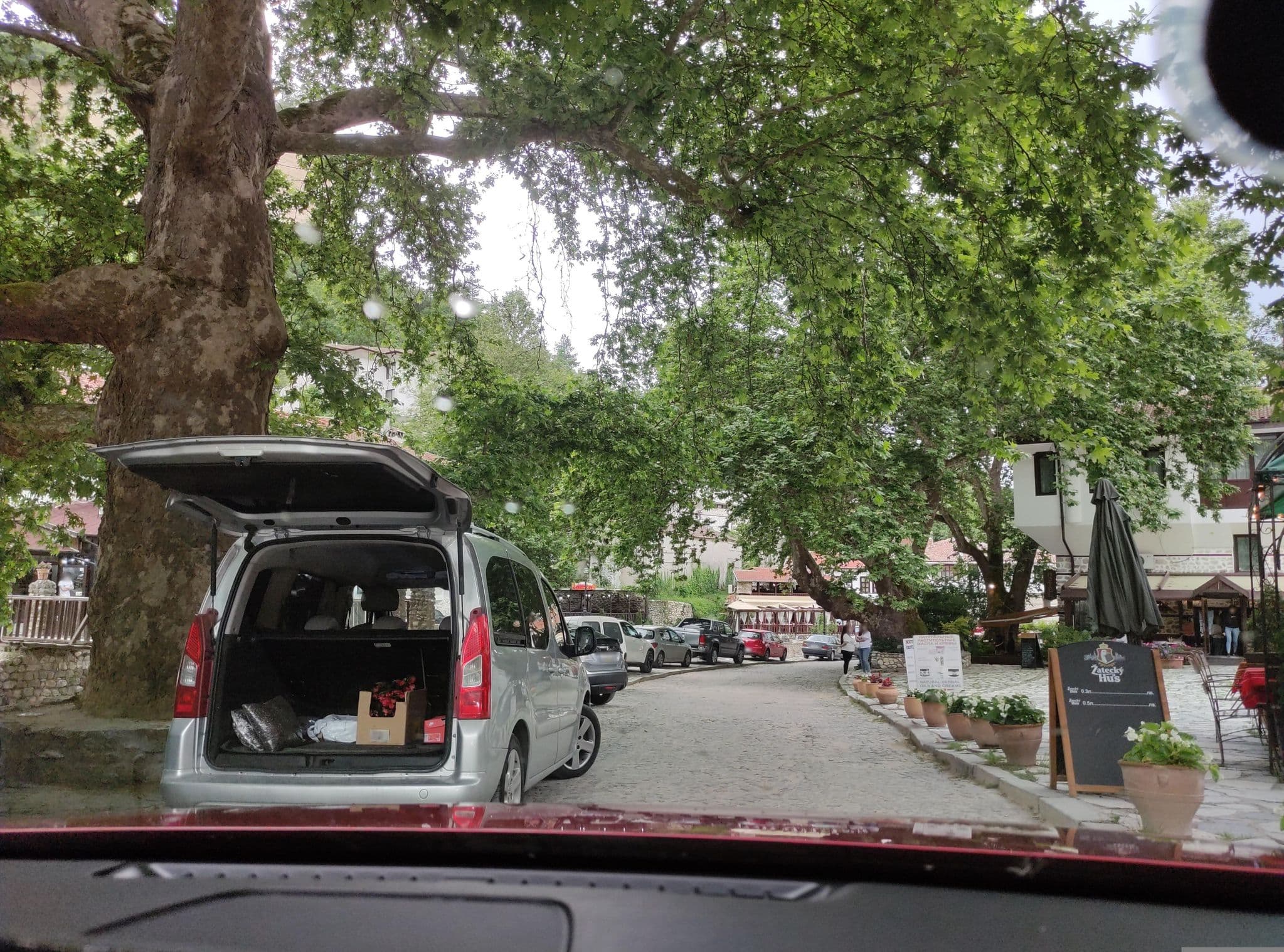 Street view near Lumparova Kushta, Polenitsa — © neau (CC BY-SA · Mapillary)