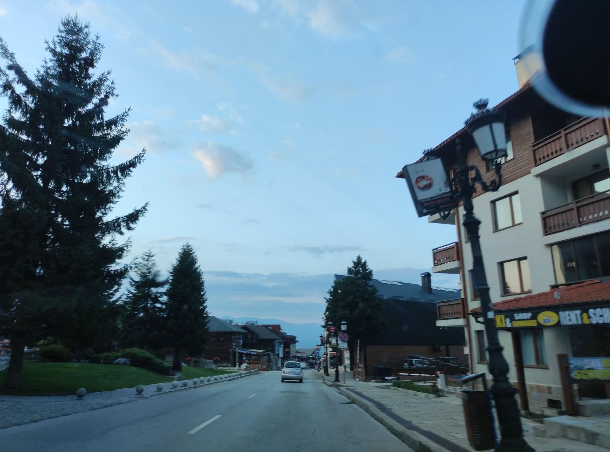 Street view near Тодорини кули, Bansko — © neau (CC BY-SA · Mapillary)