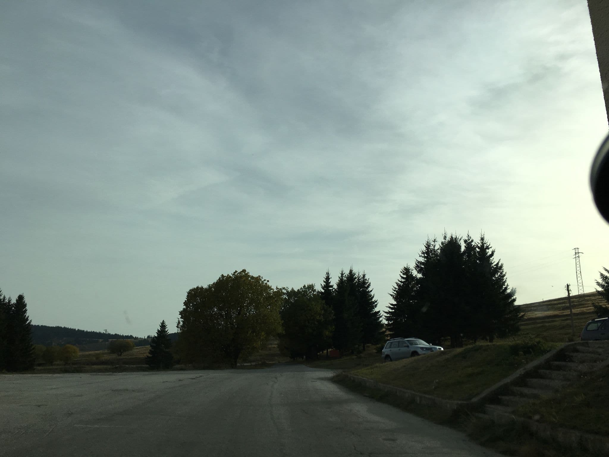 Street view near хижа Христо Смирненски (Hristo Smirnenski Hut), Yakoruda — © rerex (CC BY-SA · Mapillary)