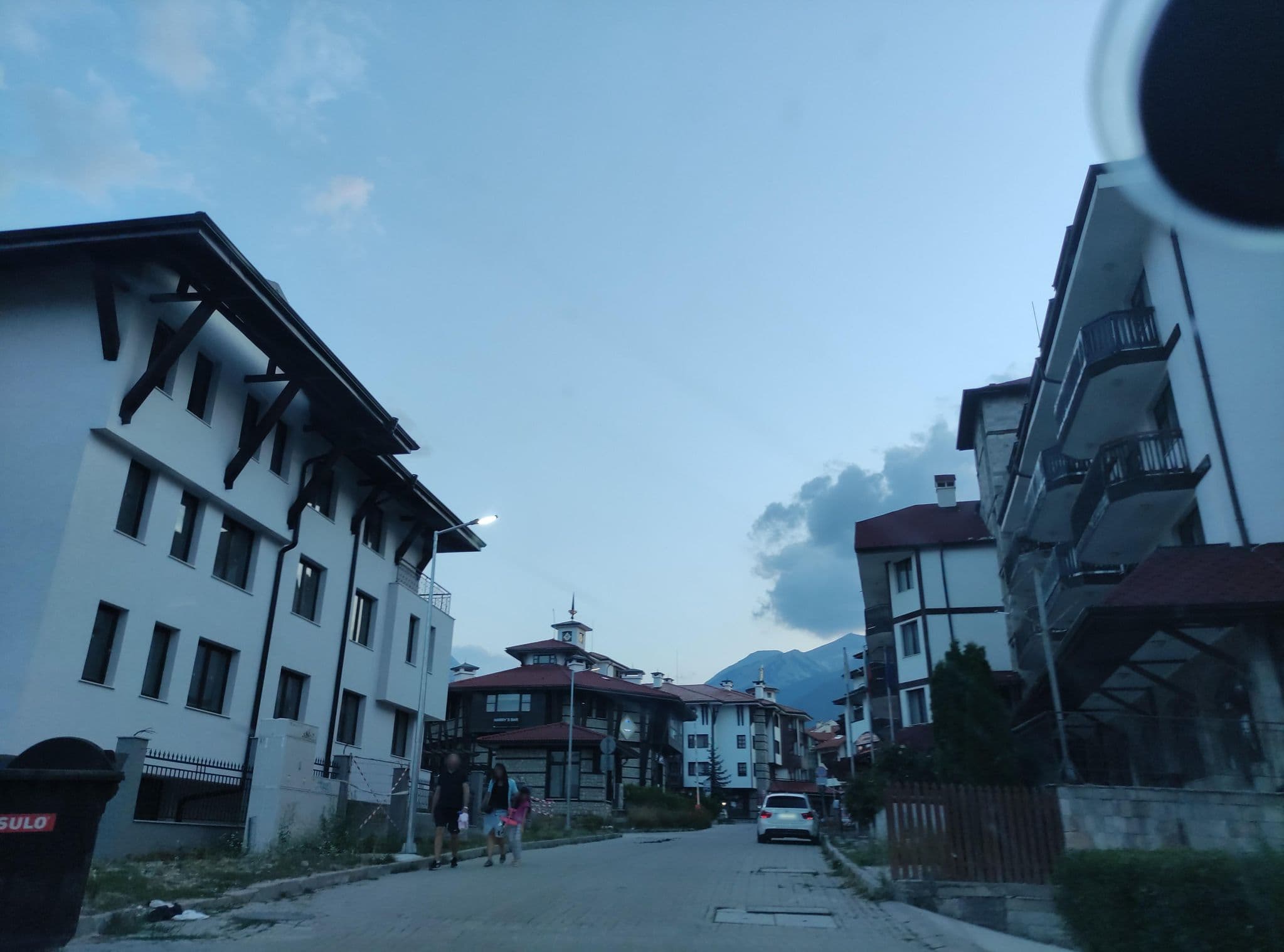 Street view near elegant spa, Bansko — © neau (CC BY-SA · Mapillary)