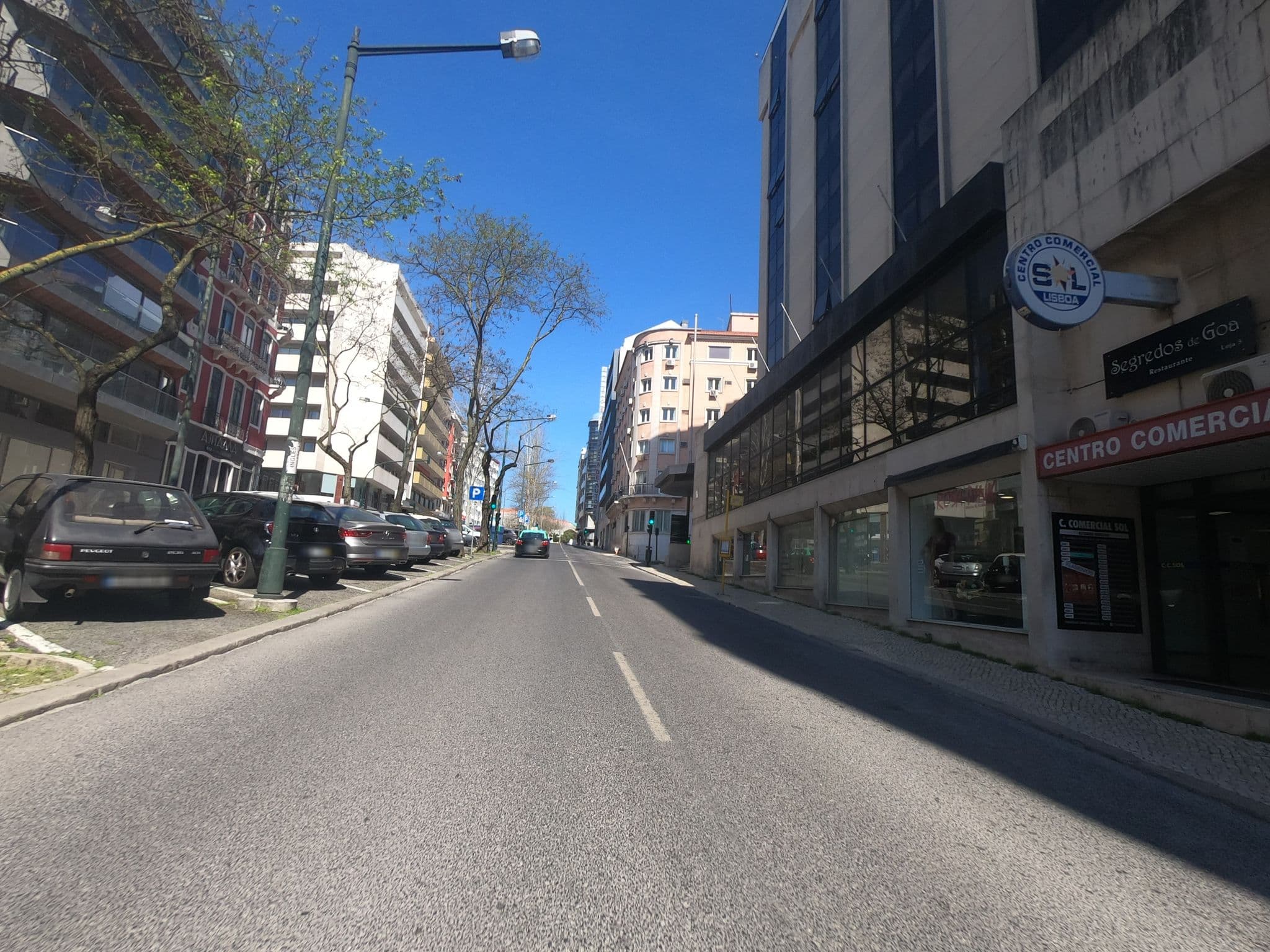 Street view near VIP Executive Suites do Marquês Hotel, Lisbon — © filohipo (CC BY-SA · Mapillary)
