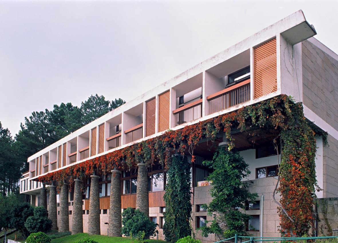 Pousada de Santa Bárbara (via Wikimedia Commons, CC BY-SA 3.0)