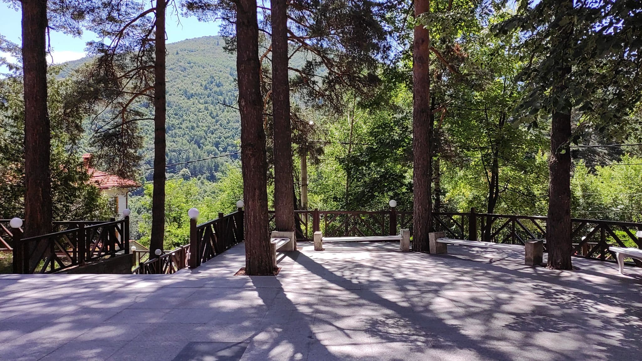 Street view near Хотел Романтика, Dolna Banya — © ramon681 (CC BY-SA · Mapillary)