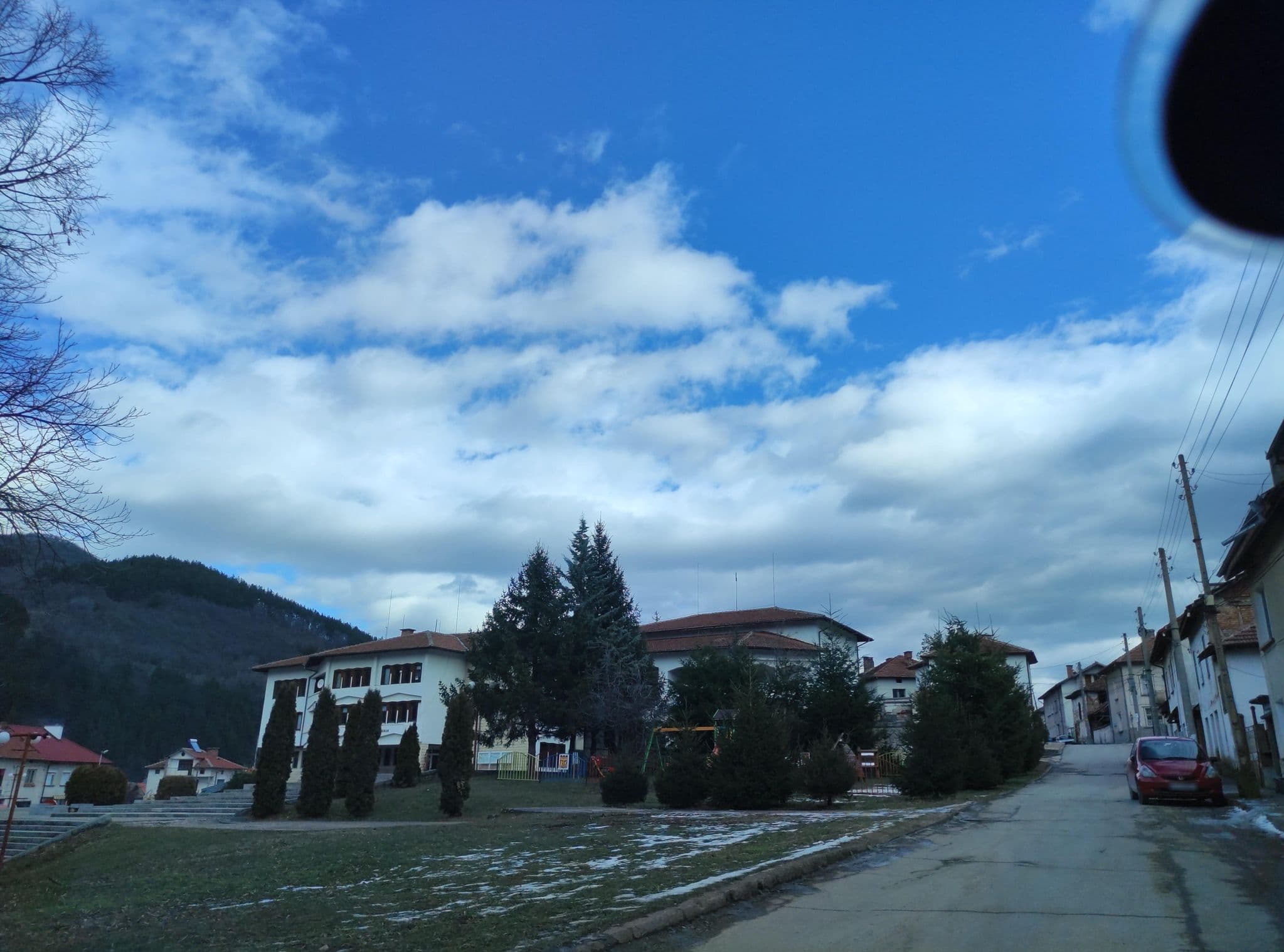 Street view near Хотел - ресторант Кипровец, Chiprovtsi — © neau (CC BY-SA · Mapillary)