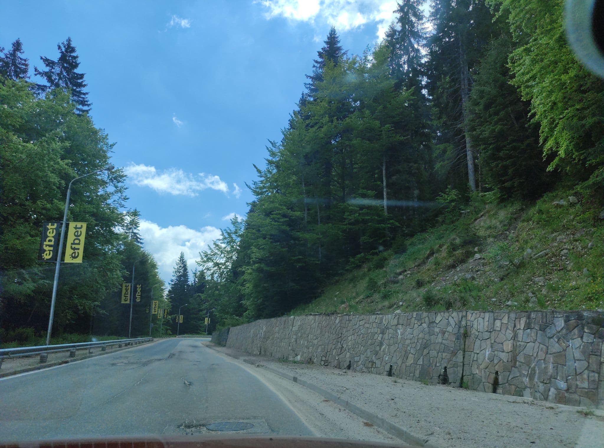 Street view near Мечката- почивна станция на АПИ, Smolyan — © neau (CC BY-SA · Mapillary)