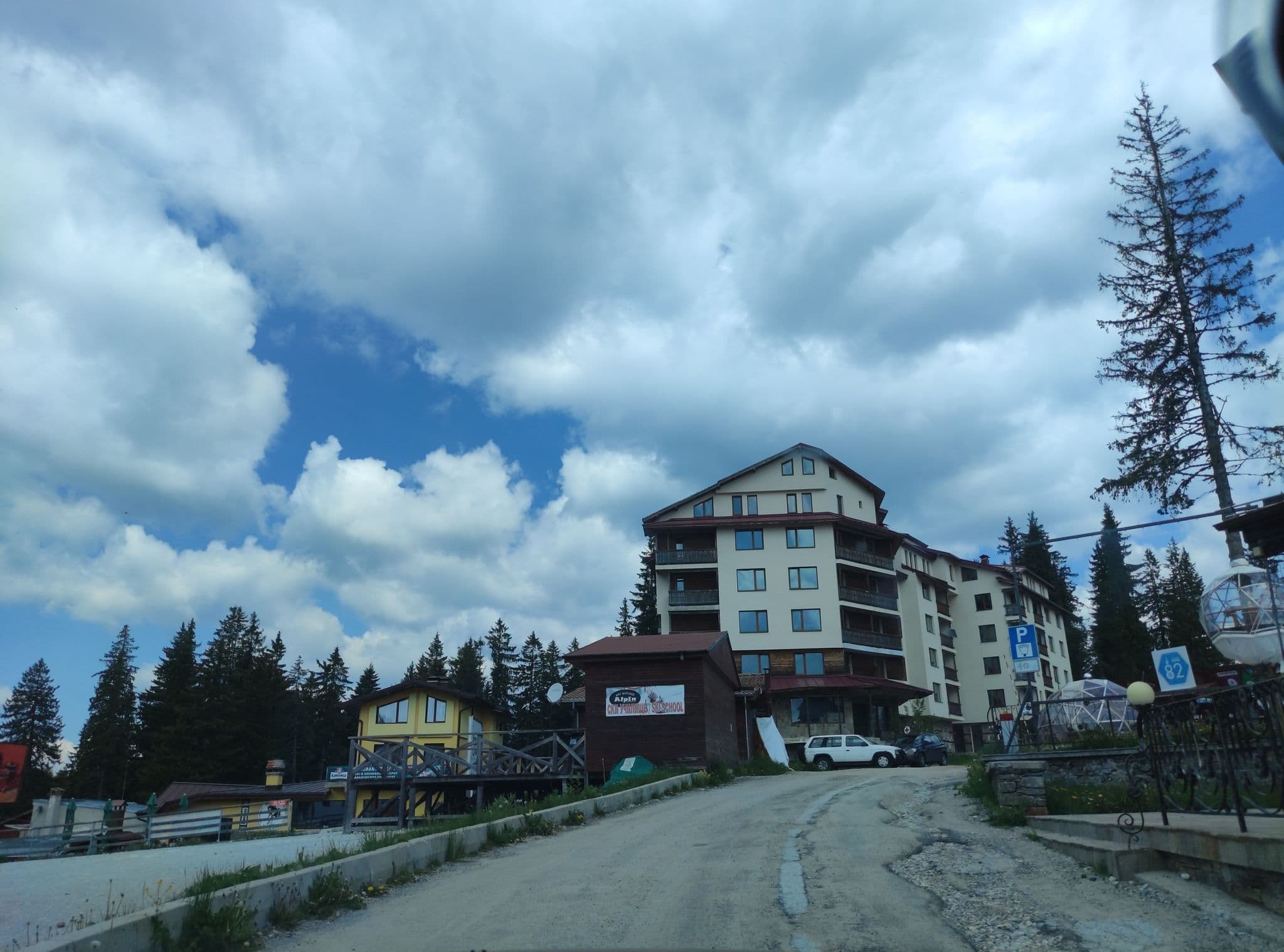 Street view near Къща за гости Тихони, Smolyan — © neau (CC BY-SA · Mapillary)
