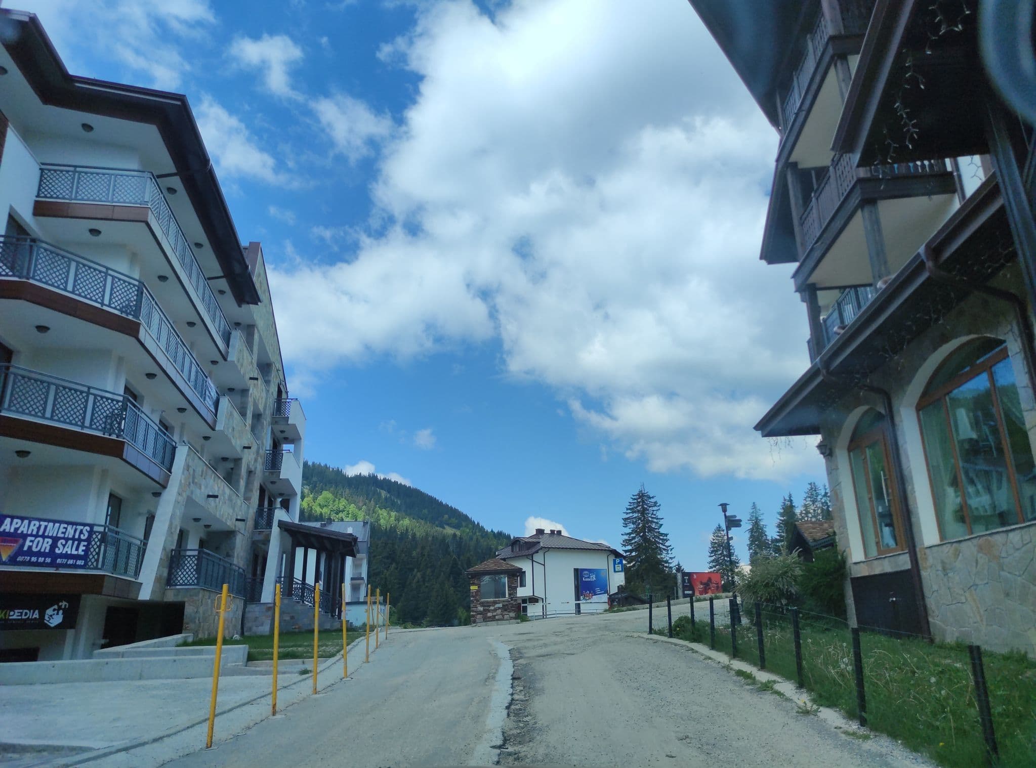 Street view near Хотел Ива и Елена, Smolyan — © neau (CC BY-SA · Mapillary)
