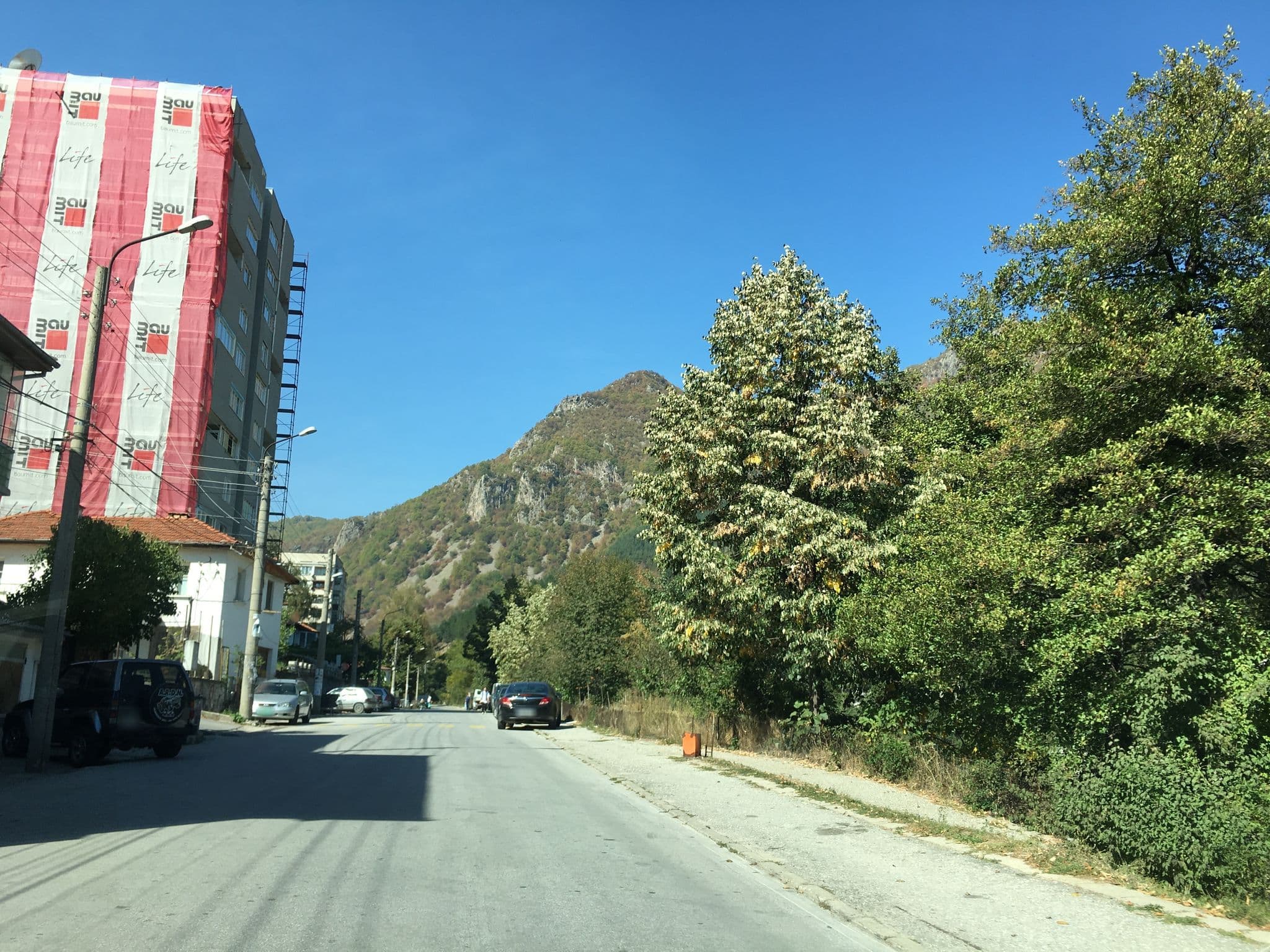 Street view near Хотел Здравец Девин, Devin — © rerex (CC BY-SA · Mapillary)