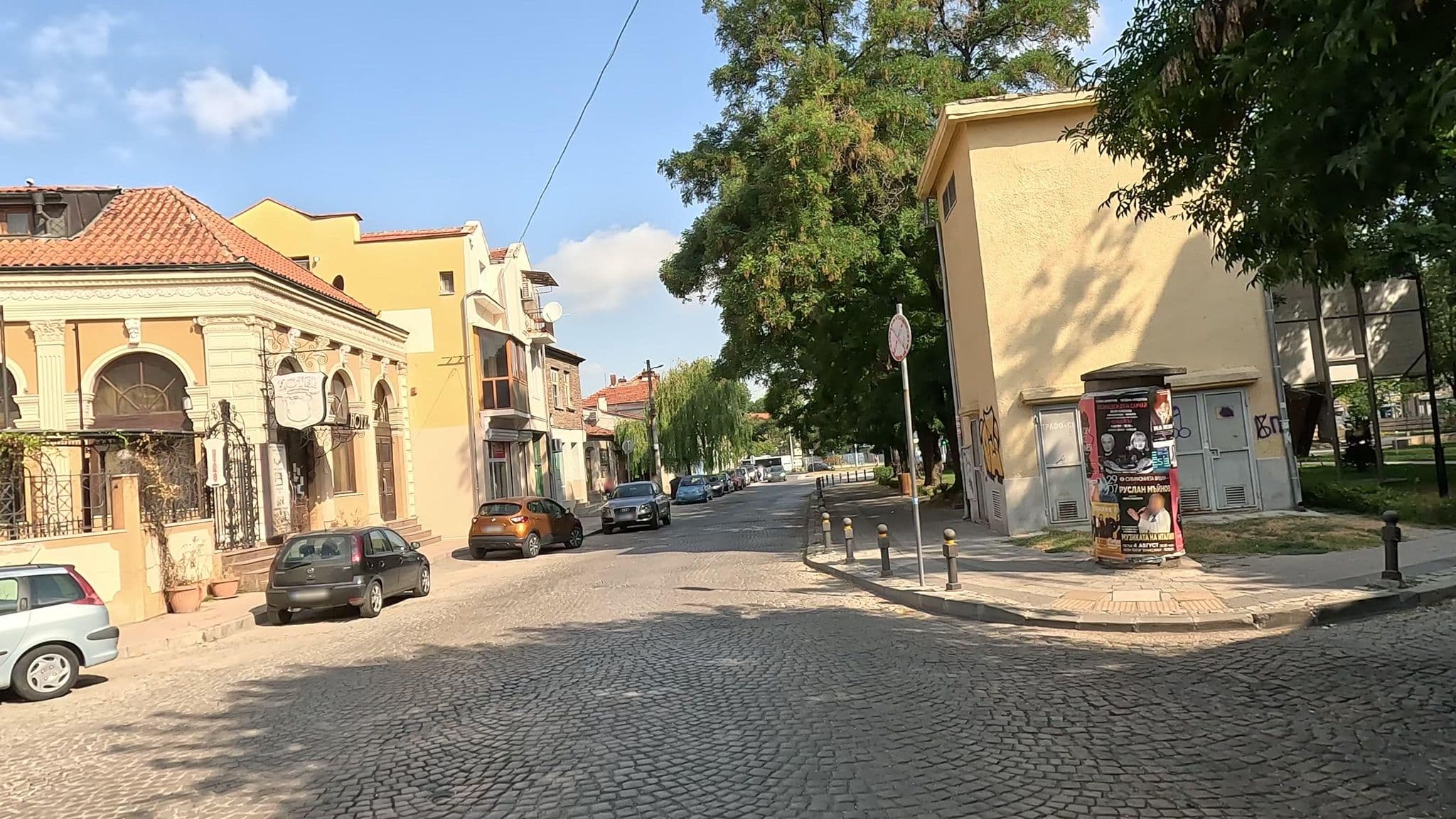 Street view near Seven Hills Hotel Plovdiv, Plovdiv — © ivanatora (CC BY-SA · Mapillary)