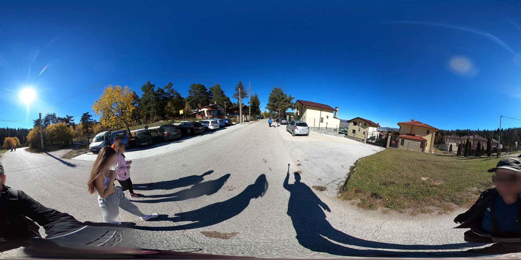 Street view near Хотел Стоян - Цигов чарк, Batak — © alexanderbtodorov (CC BY-SA · Mapillary)