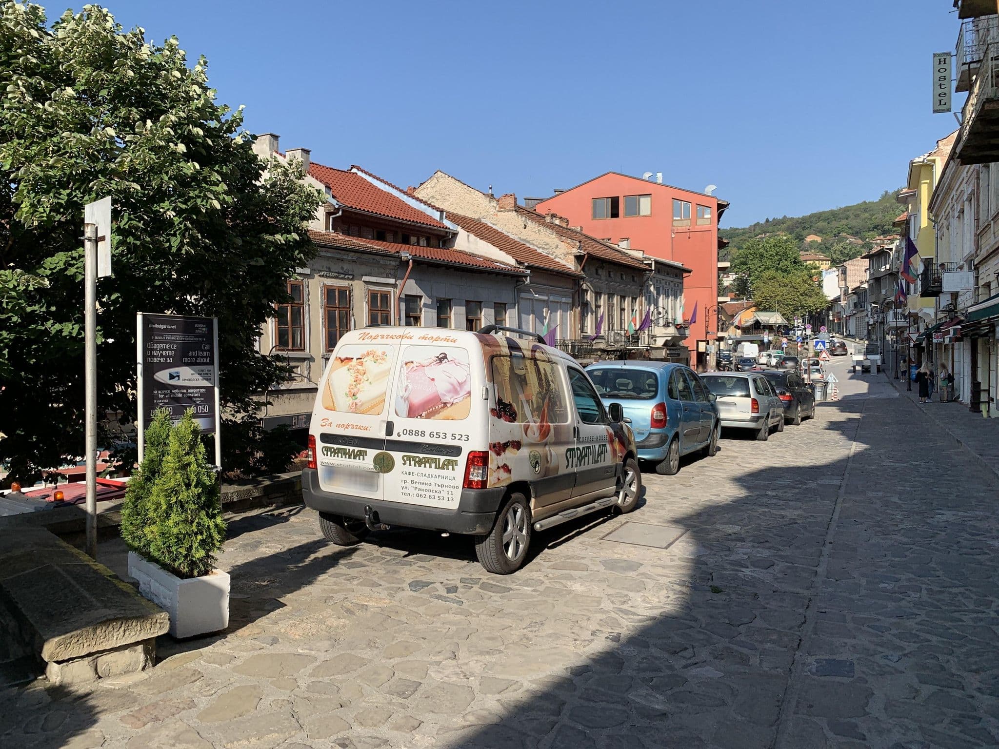 Street view near Happy Sunrise, Veliko Tŭrnovo — © robot8a (CC BY-SA · Mapillary)