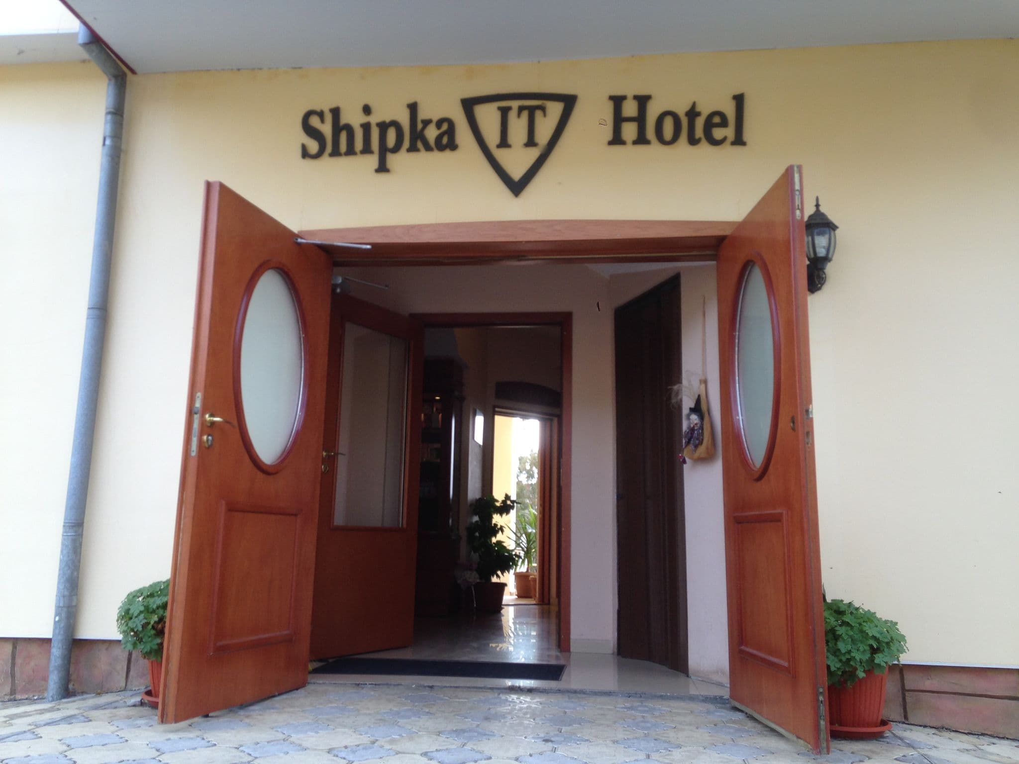 Street view near Шипка Ай Ти Хотел (Shipka IT Hotel), Shipka — © dobrin93 (CC BY-SA · Mapillary)
