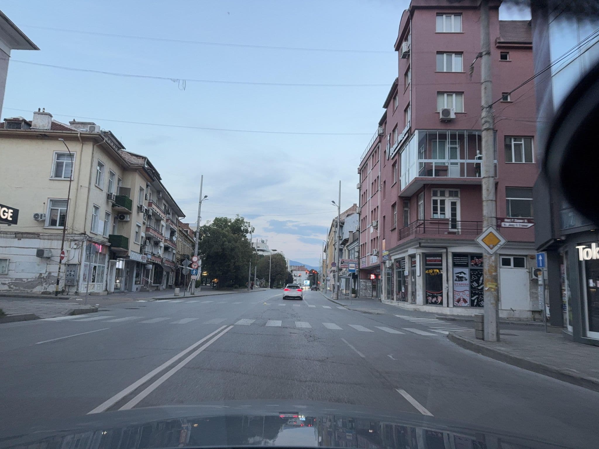 Street view near Хотел ПАЛАС / Hotel PALAS, Kazanlak — © Didaka (CC BY-SA · Mapillary)