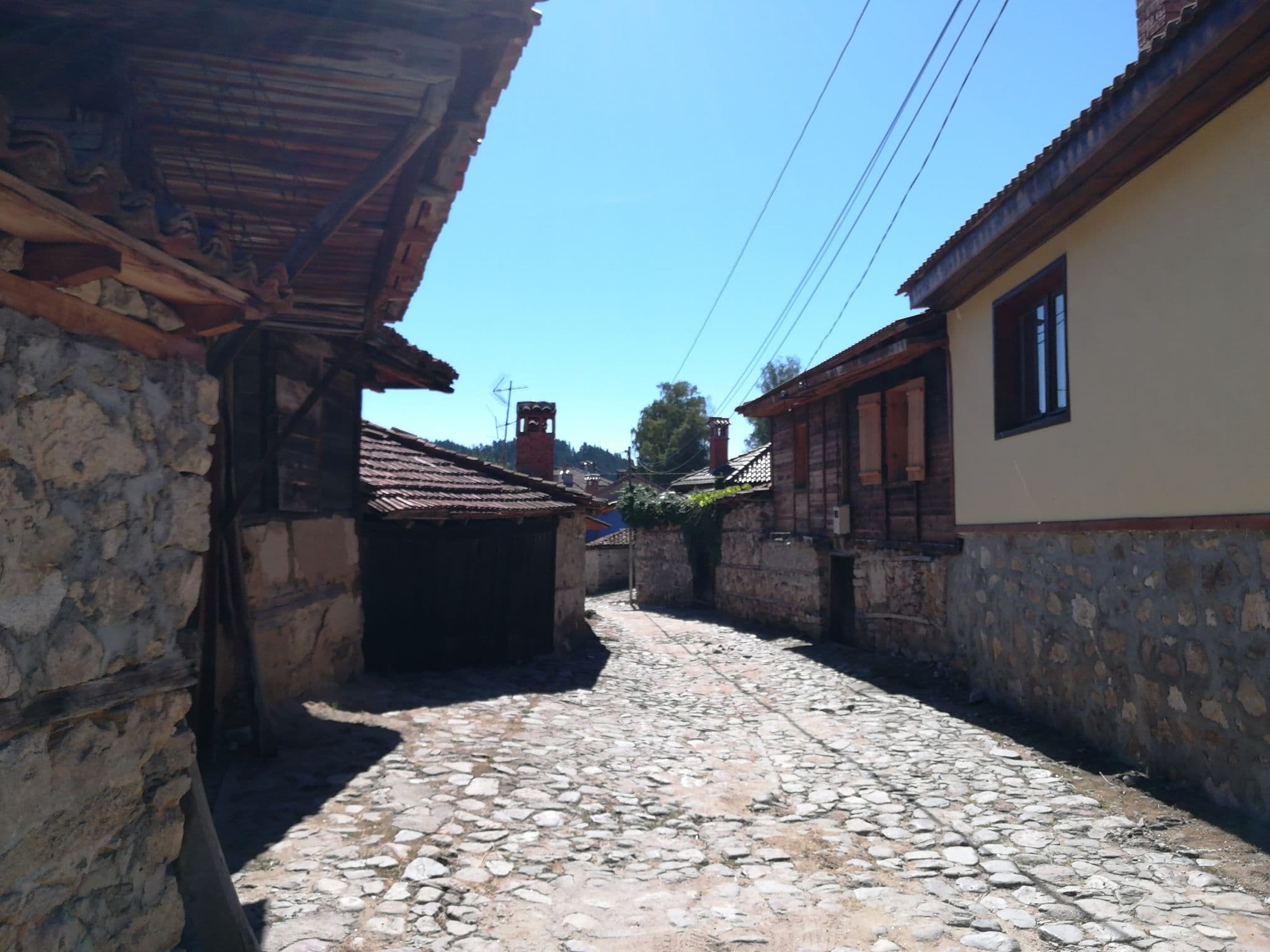 Street view near Сарафовата къща, Koprivshtitsa — © ivanov (CC BY-SA · Mapillary)