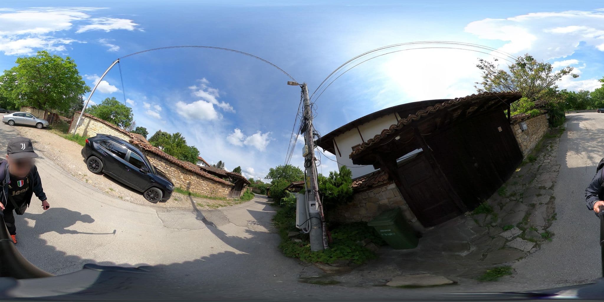 Street view near Villa Deluxe Arbanassi, Veliko Tŭrnovo — © alexanderbtodorov (CC BY-SA · Mapillary)