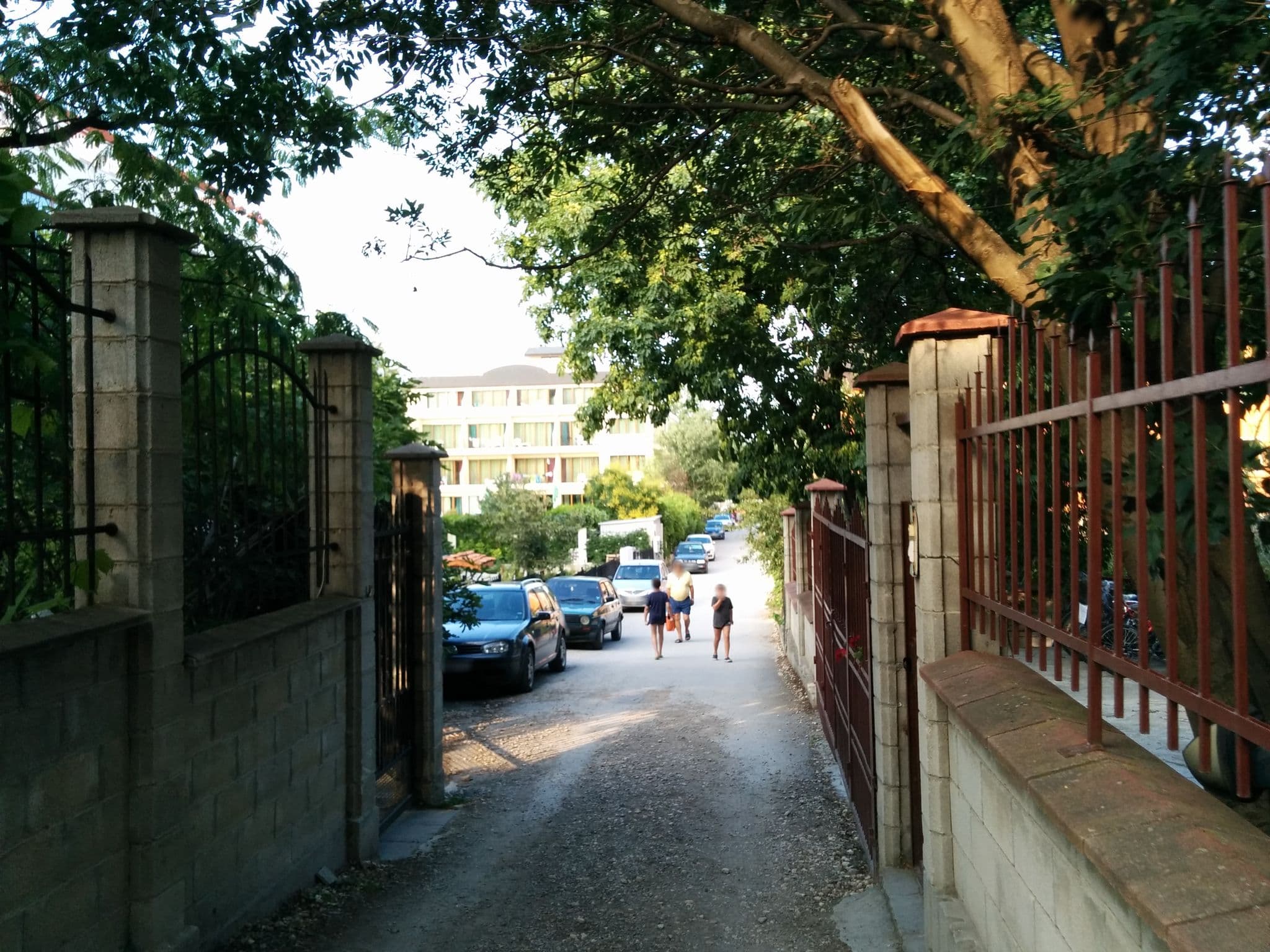Street view near Hotel Albatros, Zlatni Pyasatsi — © cmarqu (CC BY-SA · Mapillary)