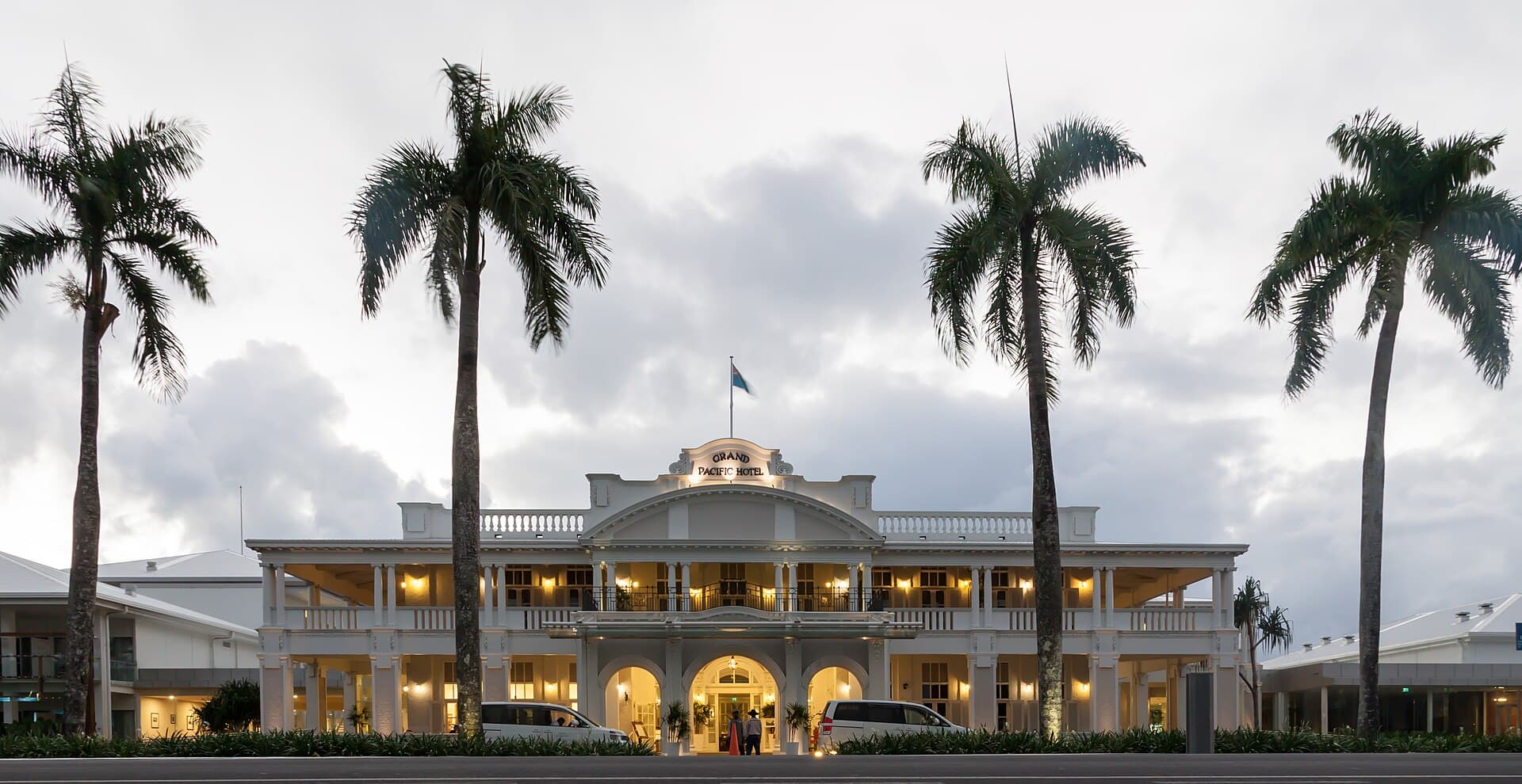 Grand Pacific Hotel (via Wikimedia Commons, CC BY-SA 3.0)