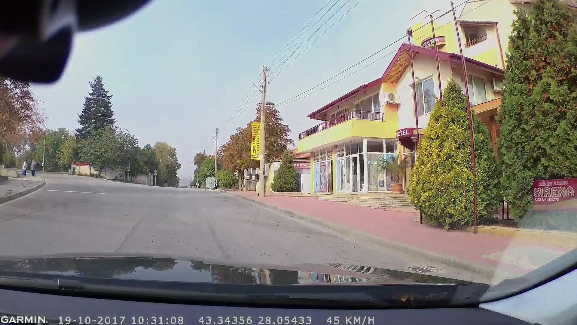 Street view near Bulgaria "sirena" hotel, Zlatni Pyasatsi — © navteq_bg (CC BY-SA · Mapillary)