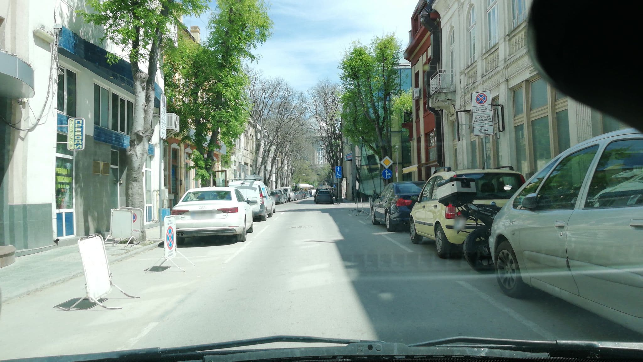 Street view near Трите Делфина (Three Dolphins), Varna — © kalvin (CC BY-SA · Mapillary)