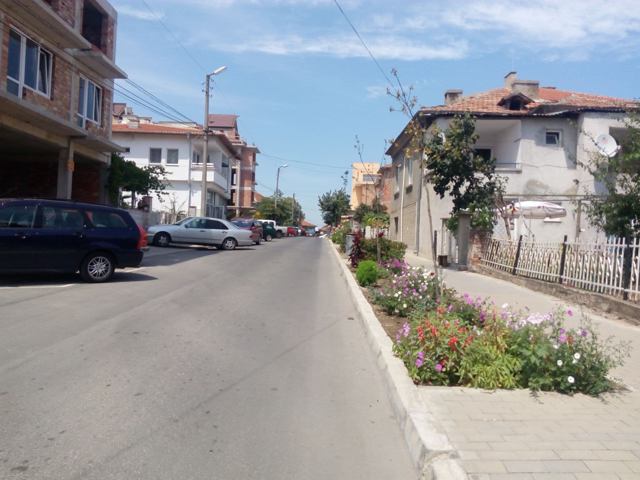 Street view near Hotel Laxo, Obzor — © andrewsh (CC BY-SA · Mapillary)