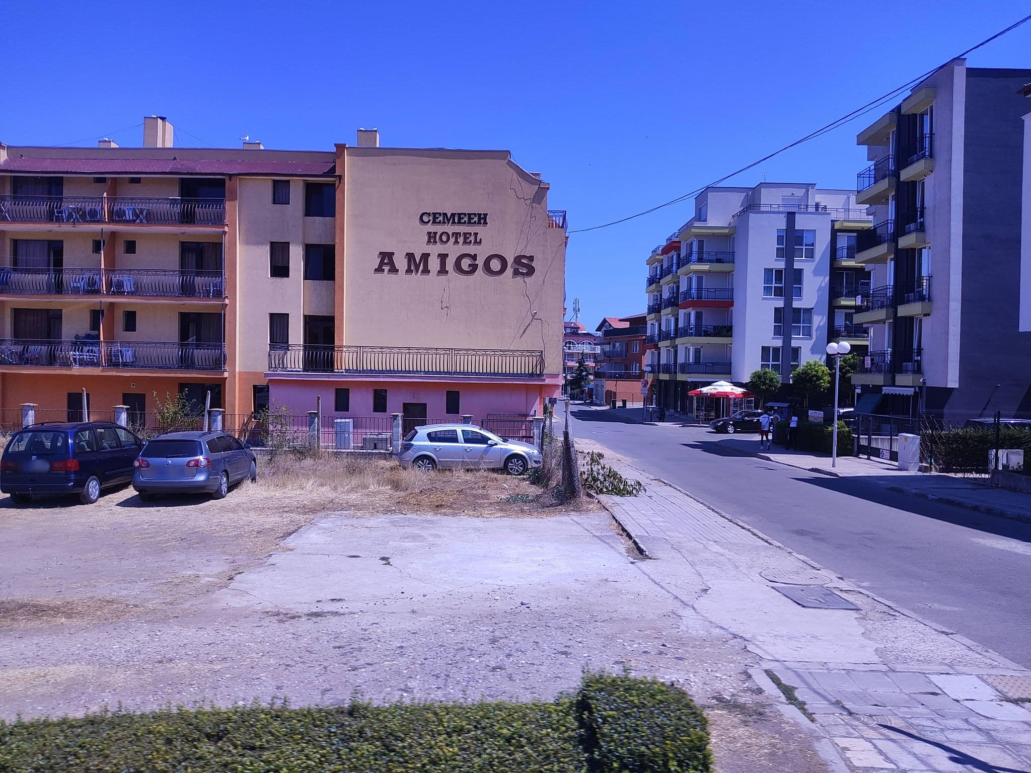 Street view near green paradise, Obzor — © approksimator (CC BY-SA · Mapillary)