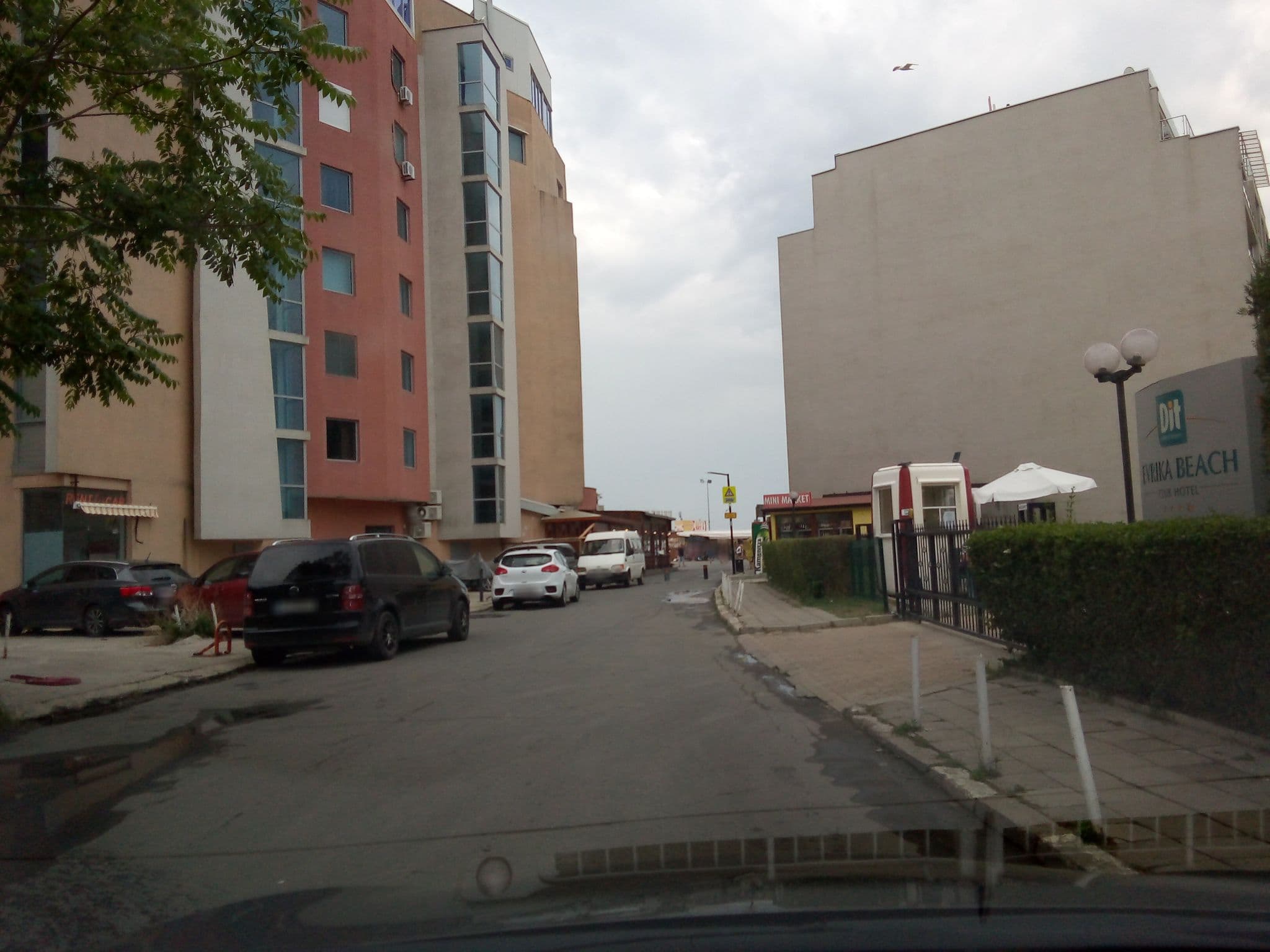 Street view near Palace Hotel, Sveti Vlas — © micmin1972 (CC BY-SA · Mapillary)