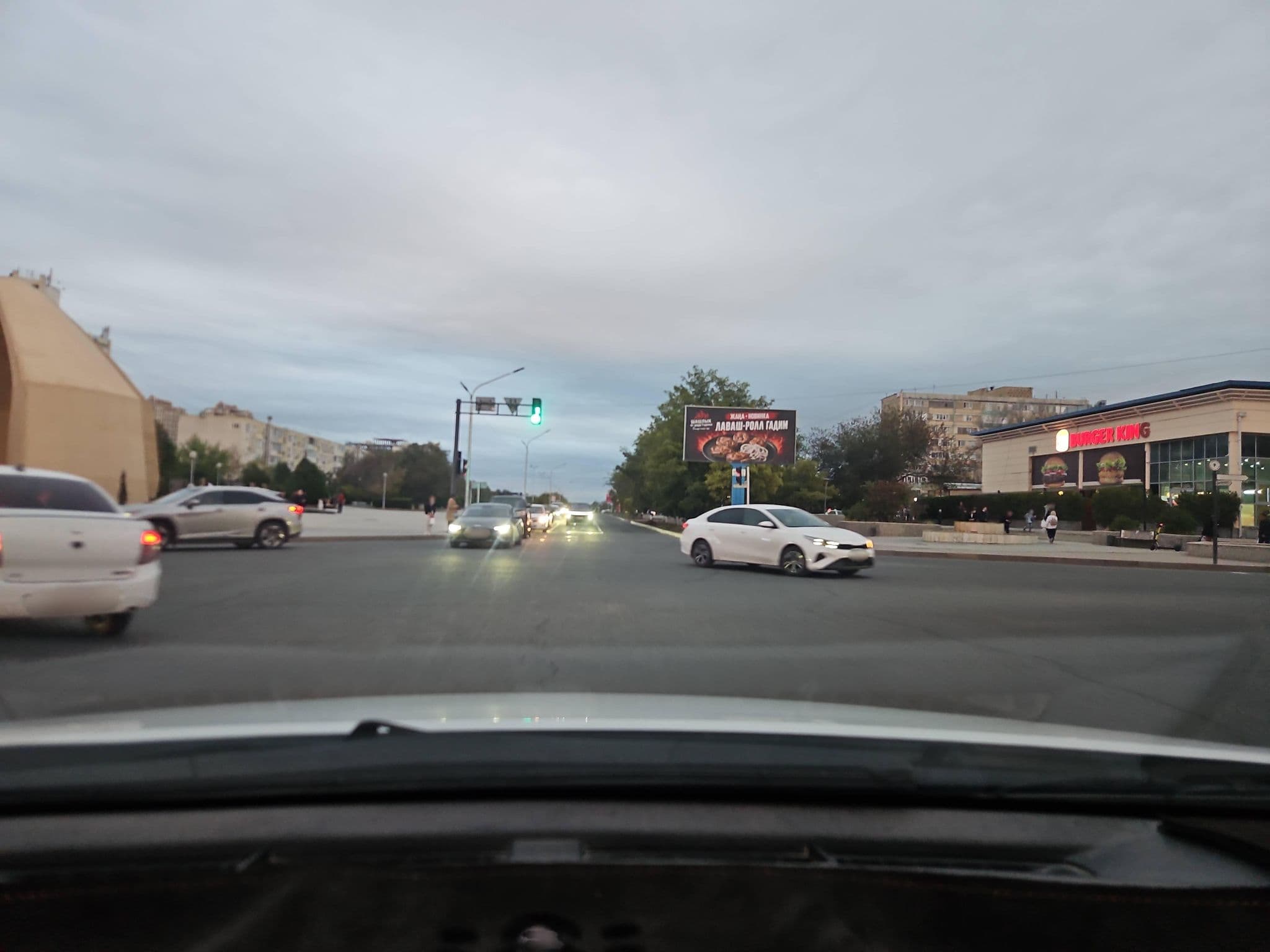 Street view near Гостиница Арай, Aktau — © Kabylbek-32 (CC BY-SA · Mapillary)