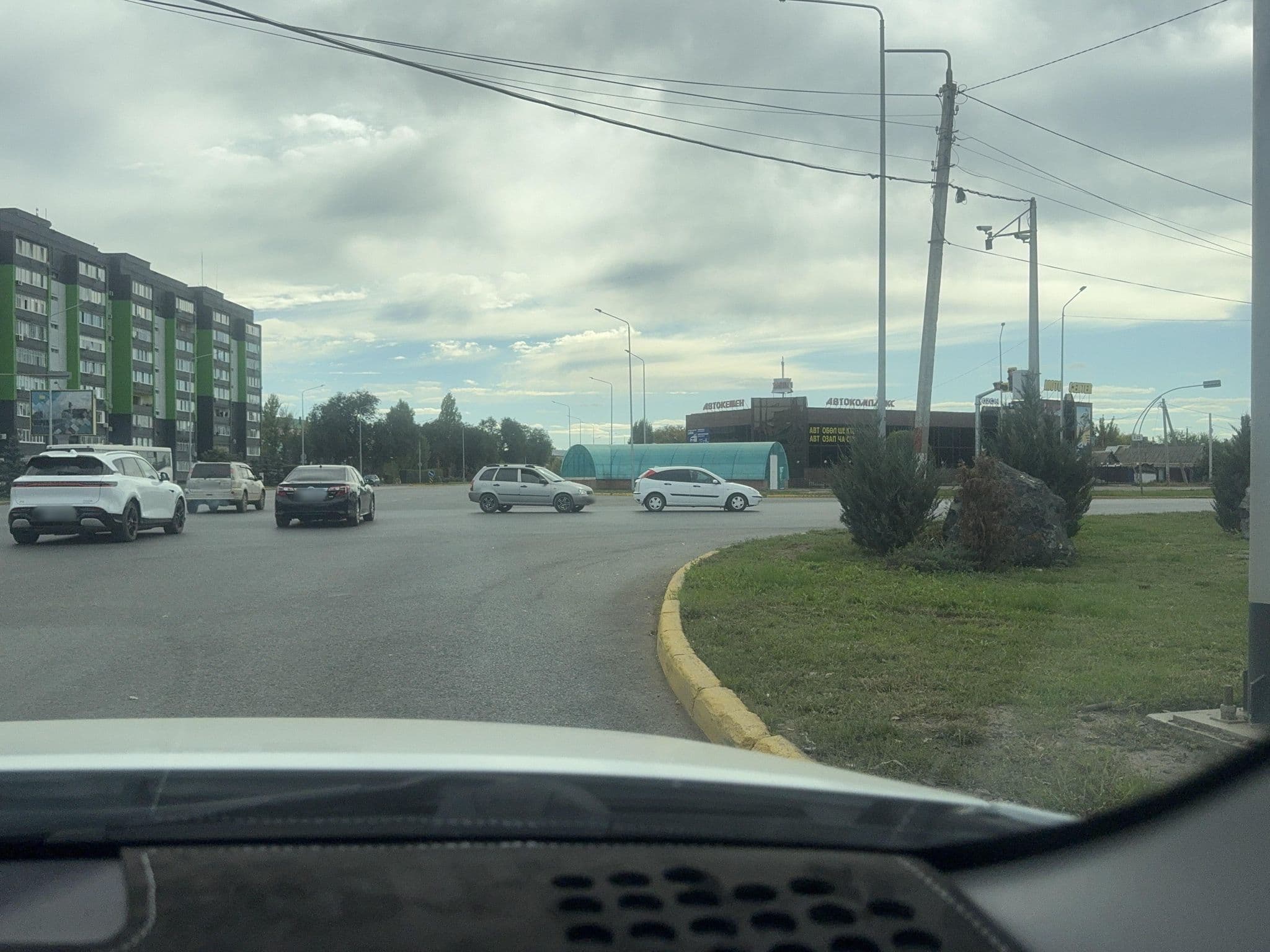 Street view near Europa Hotel, Oral — © beka1986 (CC BY-SA · Mapillary)
