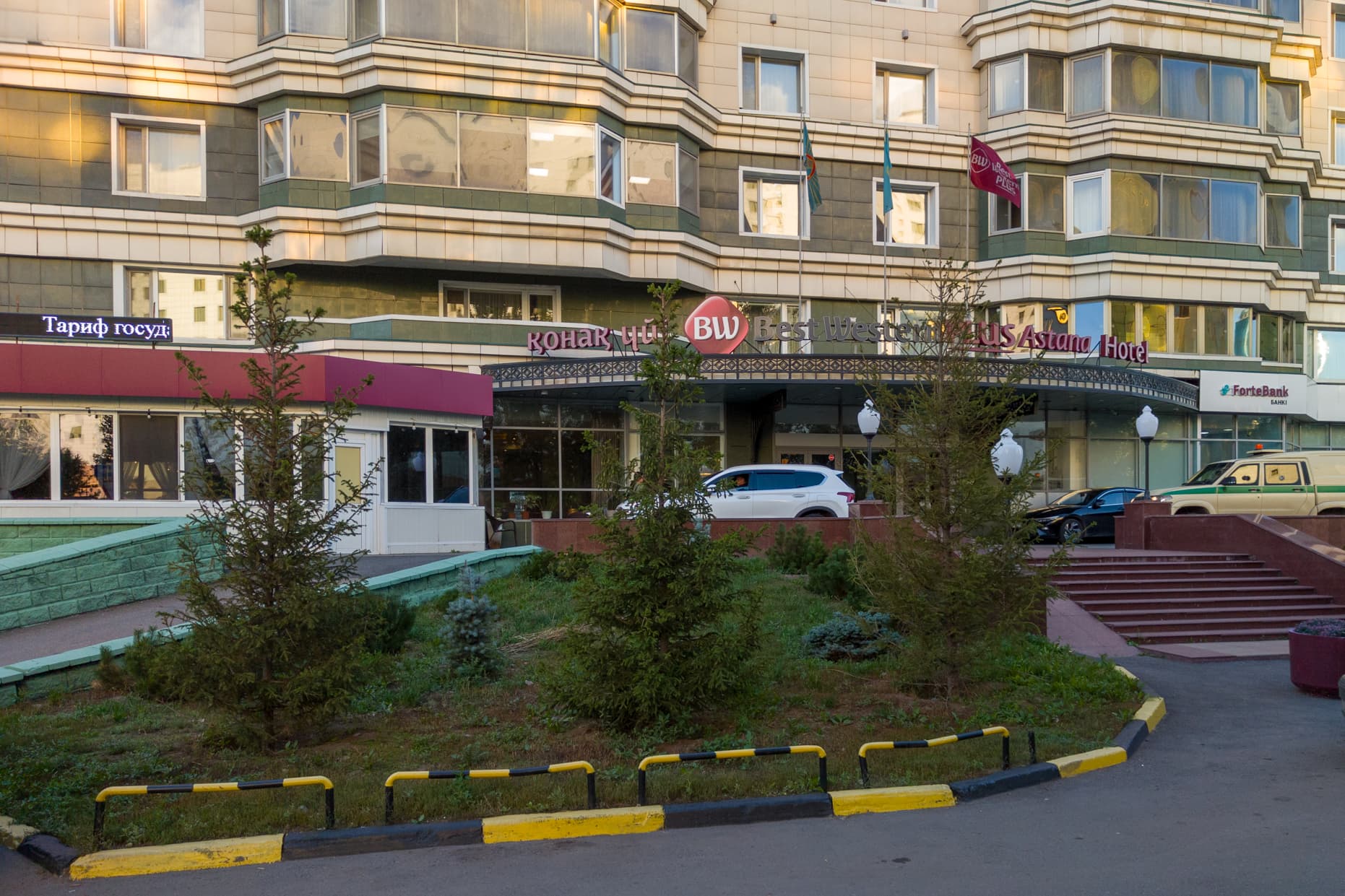 Best Western Plus Astana (via Wikimedia Commons, CC BY-SA 4.0)