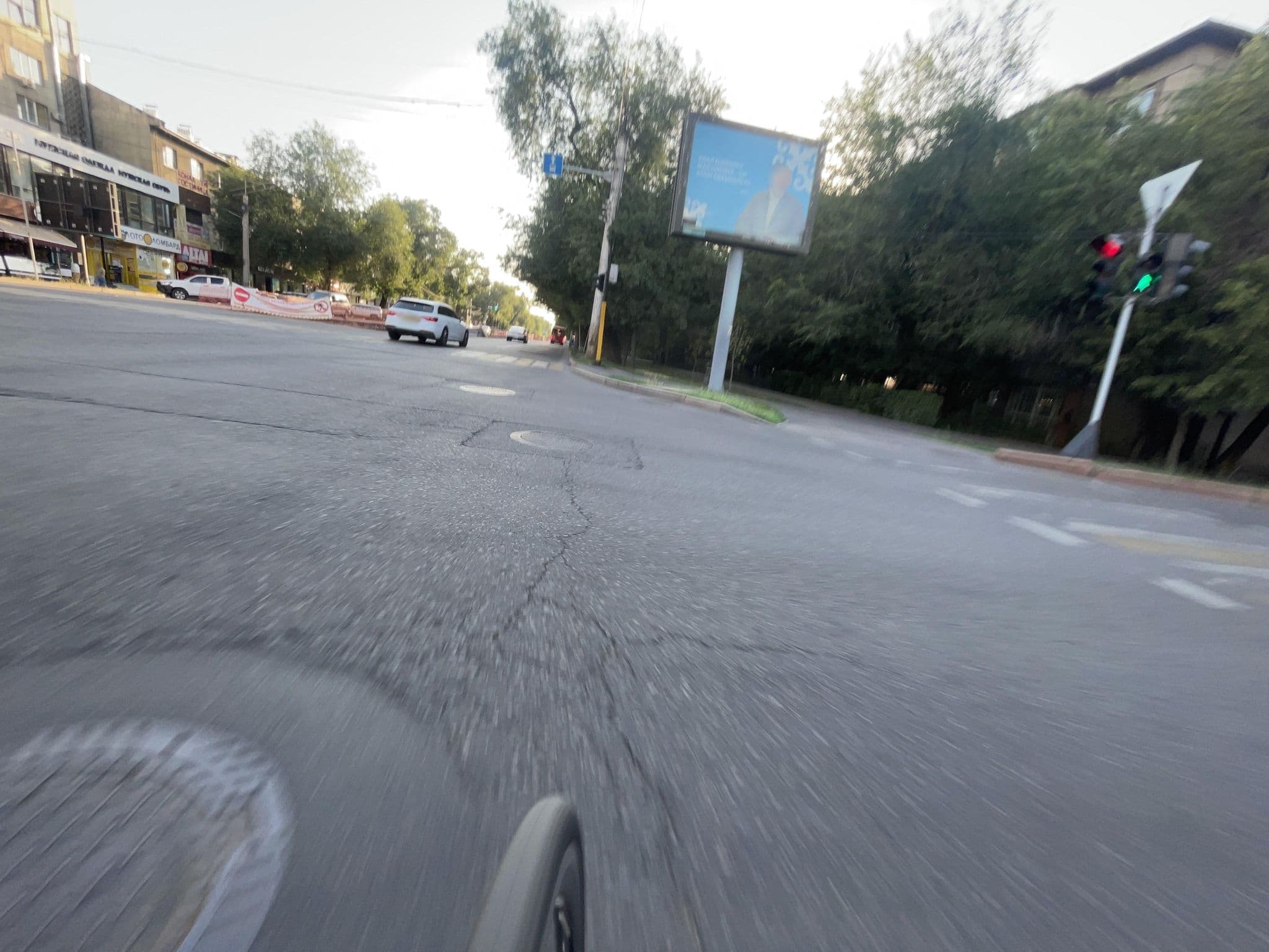 Street view near Kausar, Almaty — © ruslan_fat (CC BY-SA · Mapillary)