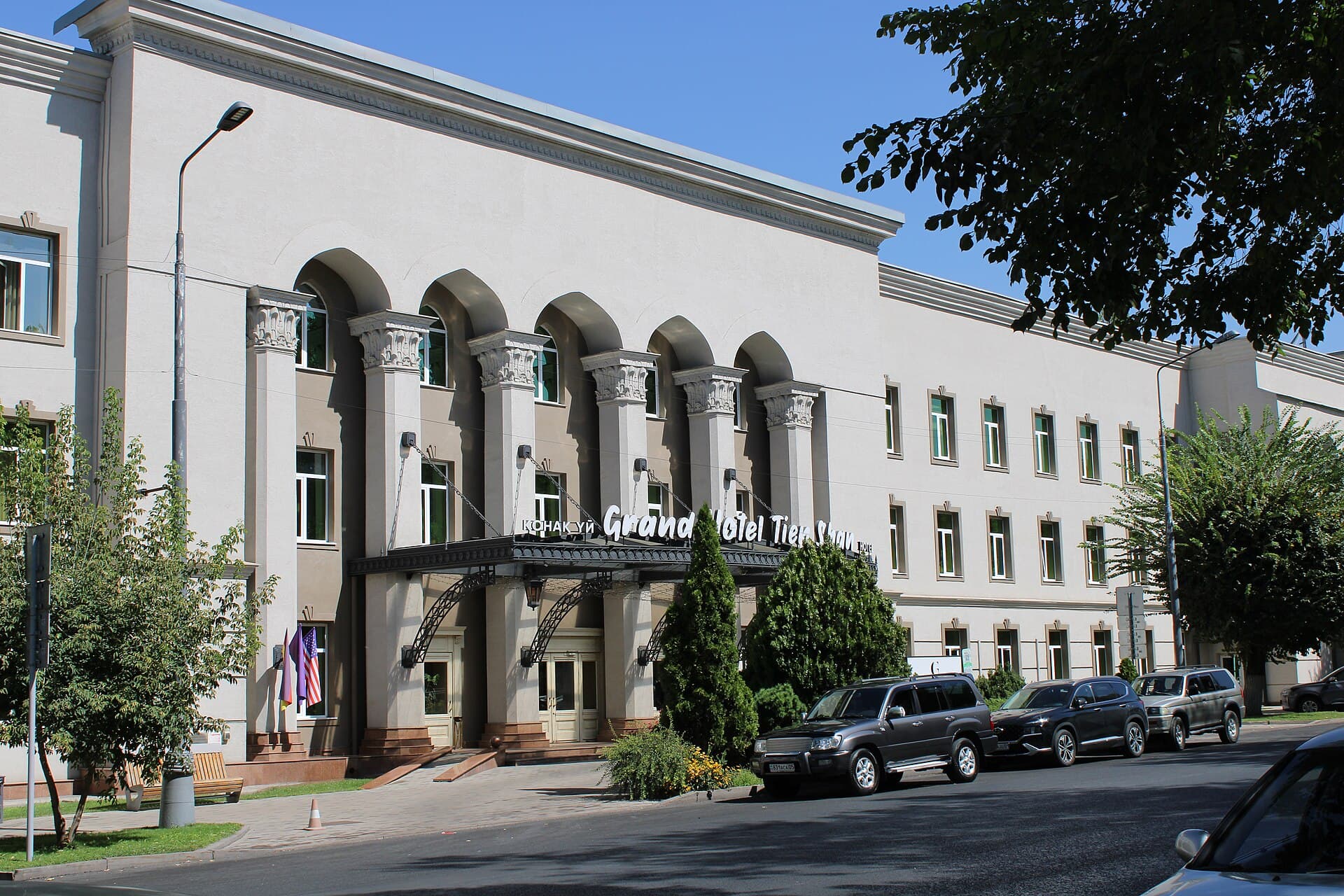 Grand Hotel Tien Shan (via Wikimedia Commons, CC BY-SA 4.0)