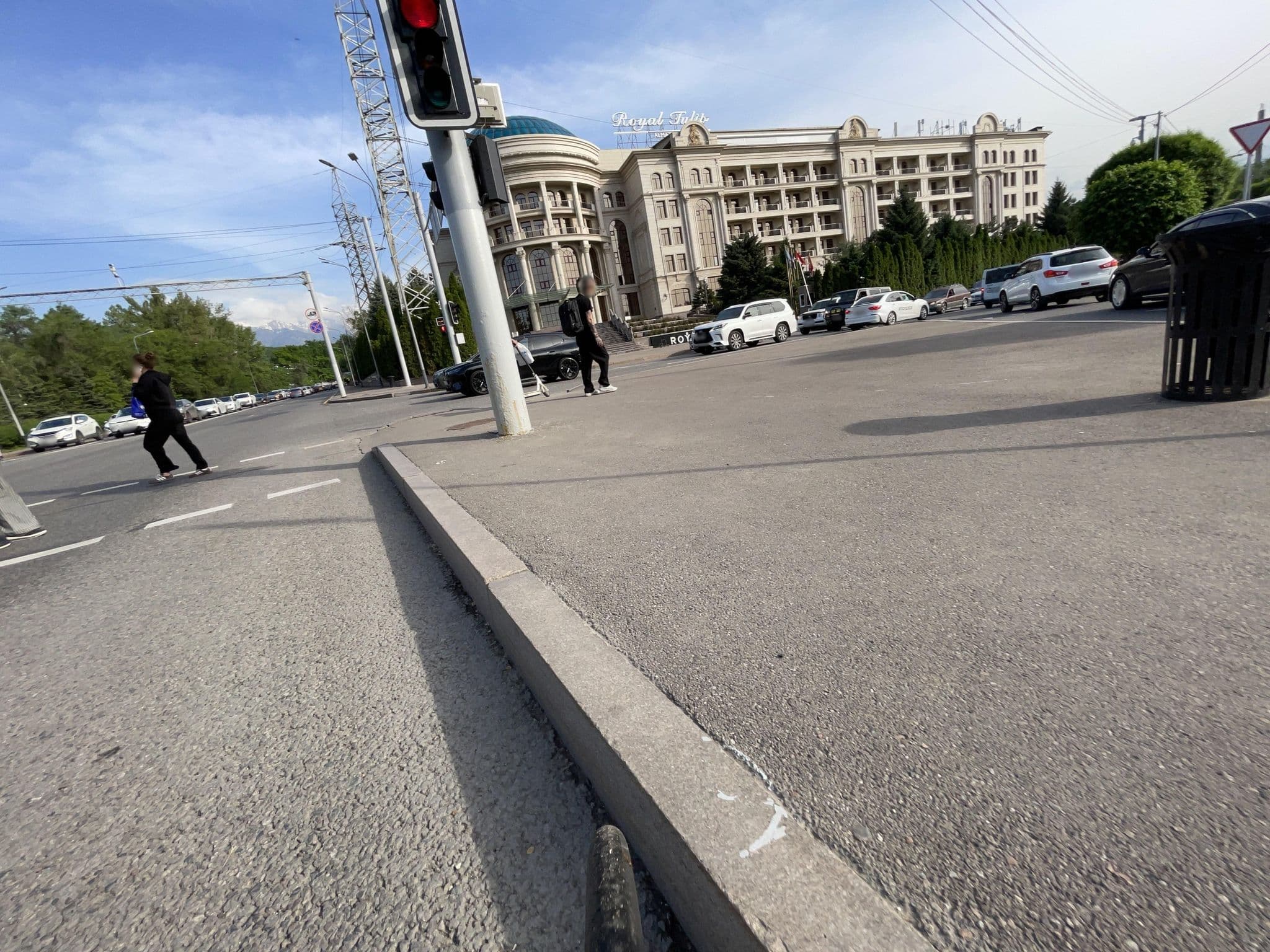 Street view near Donatello Hotel, Almaty — © ruslan_fat (CC BY-SA · Mapillary)