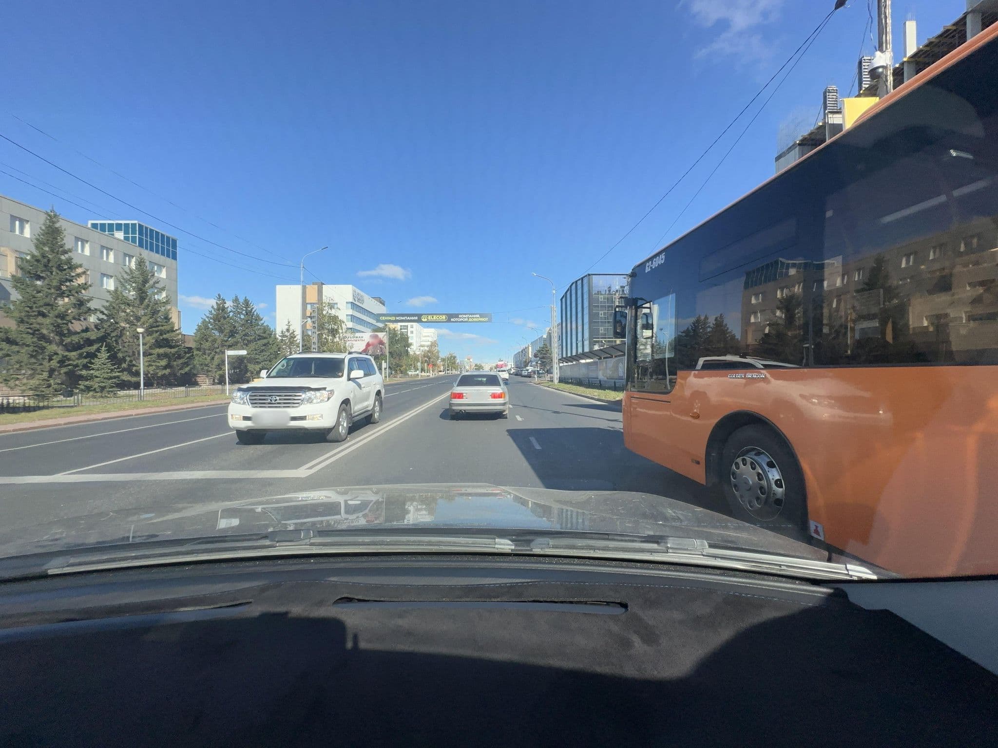 Street view near Гостиница Казахстан, Pavlodar — © Akbota (CC BY-SA · Mapillary)