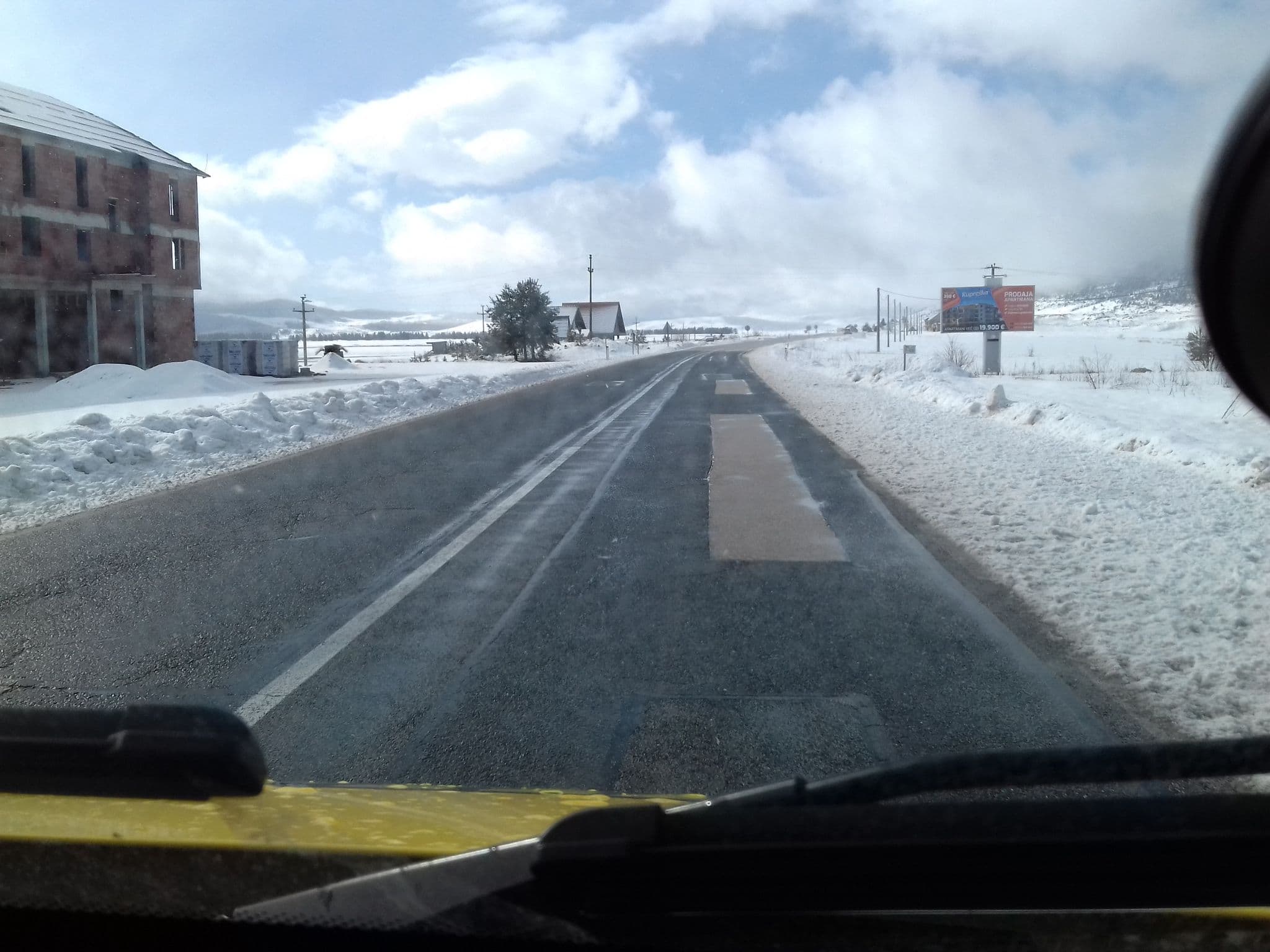 Street view near Restoran Jezero, Livno — © mcbih1 (CC BY-SA · Mapillary)