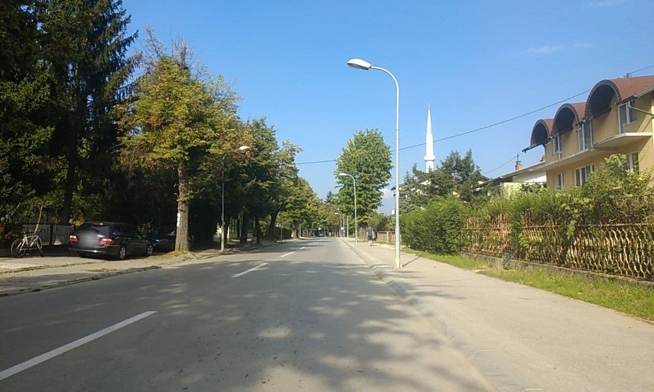 Street view near Hotel Merriot, Hiseti — © mladensavic (CC BY-SA · Mapillary)