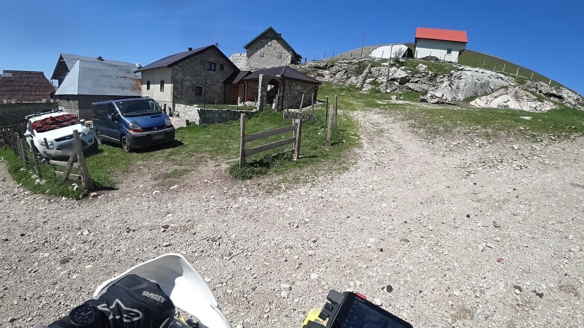 Street view near Letnja Basta, Pazarić — © isvedic (CC BY-SA · Mapillary)