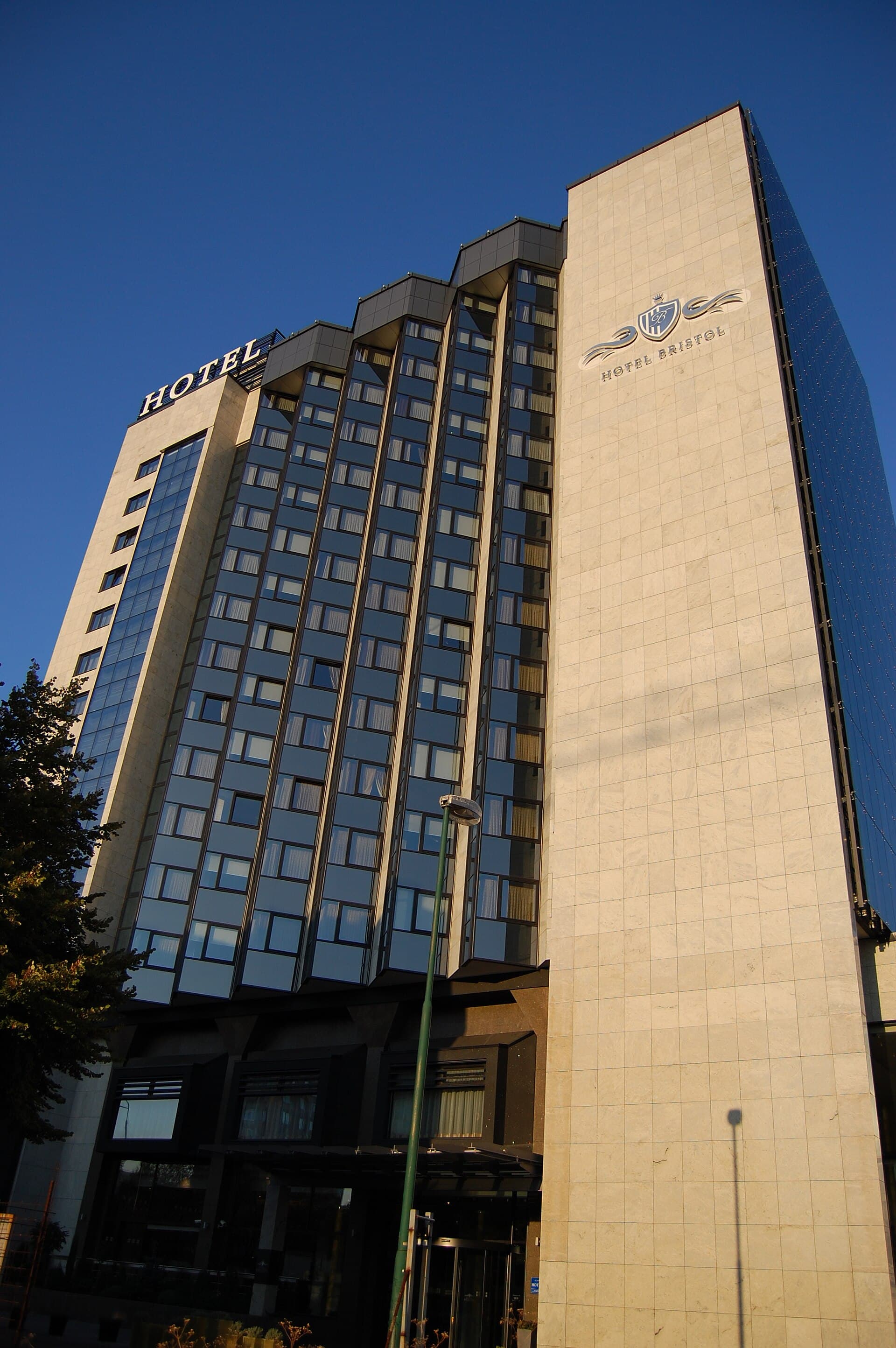 Novotel Bristol (via Wikimedia Commons, CC BY-SA 4.0)